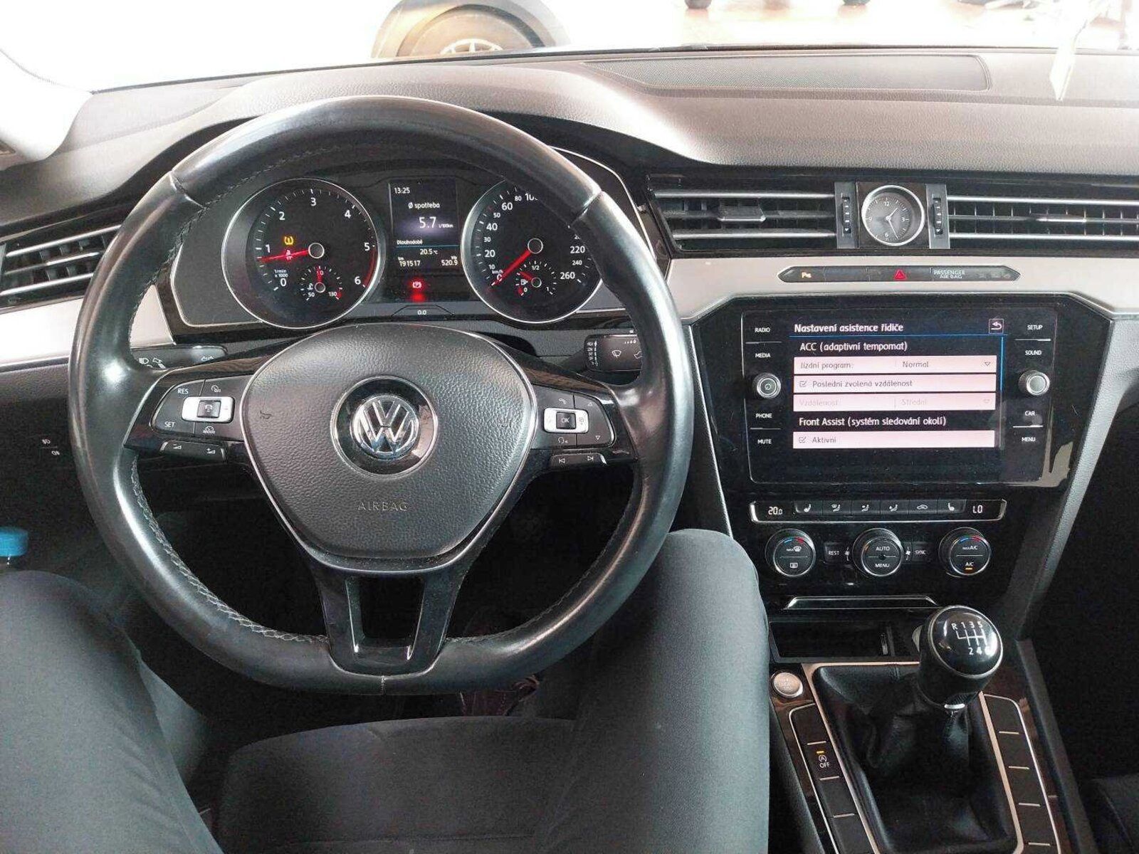 Volkswagen Passat, 2.0 TDI, R-Line, Kůže - fotka 3