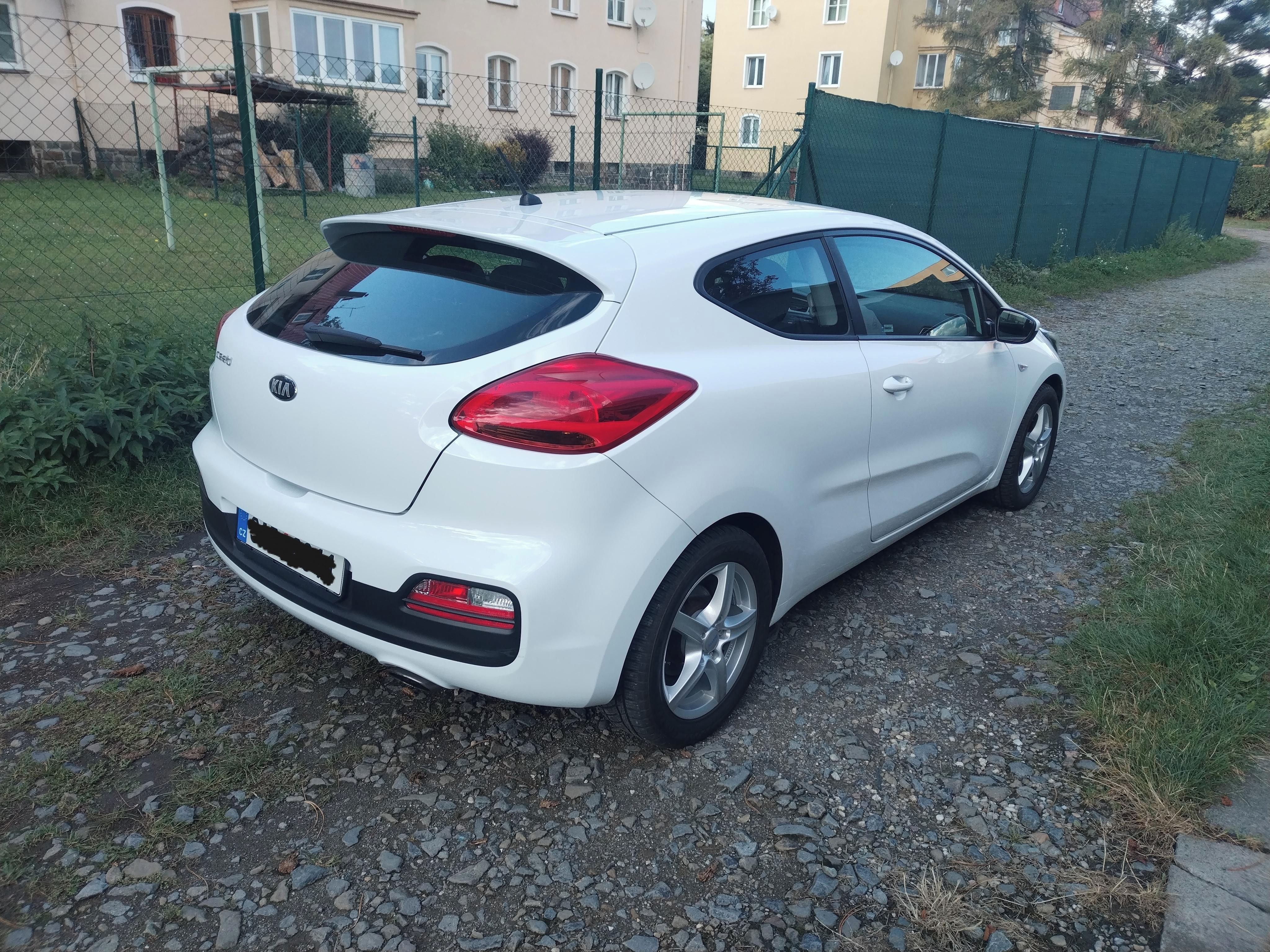 Kia Cee´d, 1.6i,99KW-ČR,SERVISKA,SERVIS - fotka 3