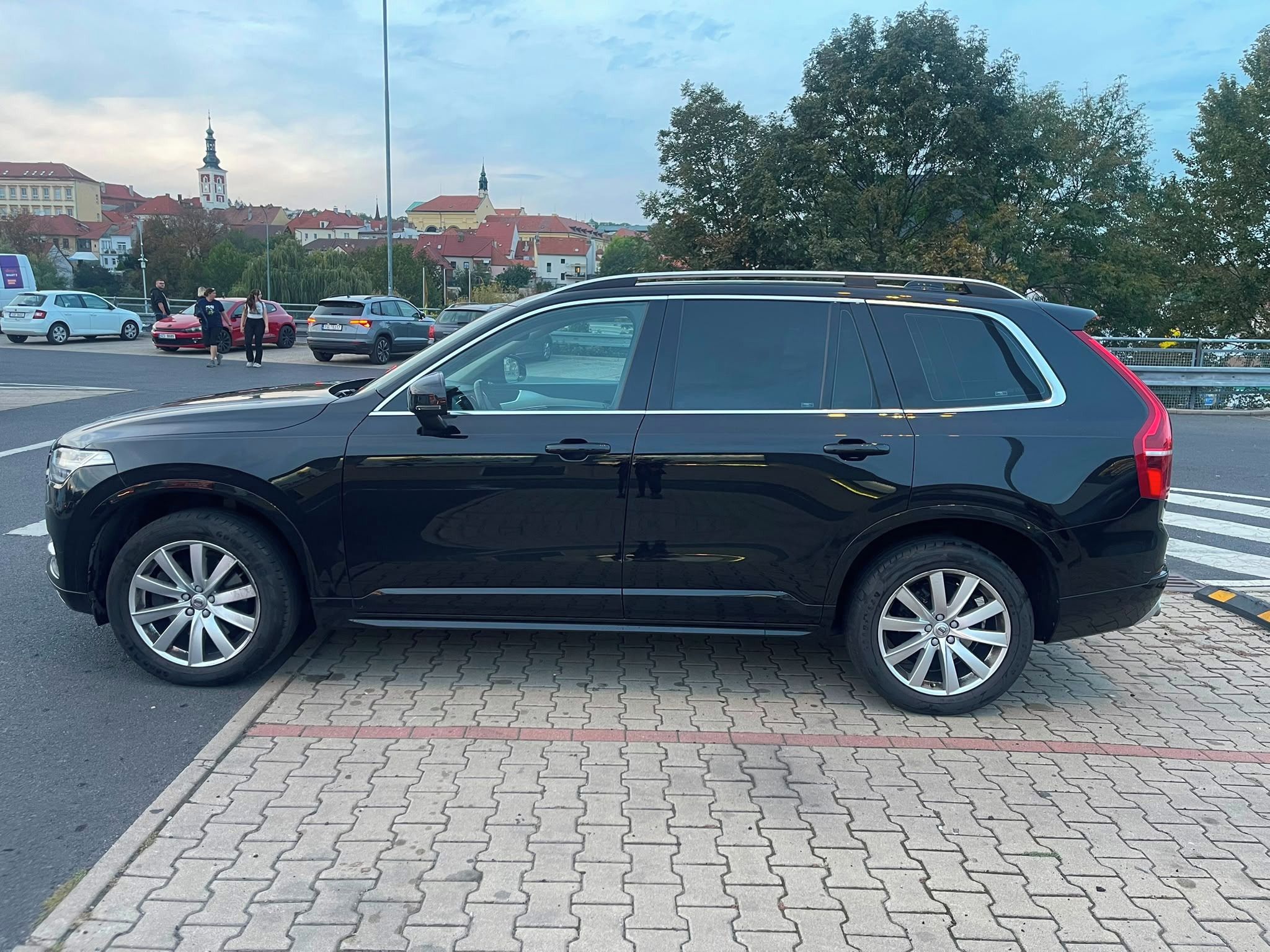 Volvo XC90, D5 AWD 173 kW - Servisováno - fotka 5