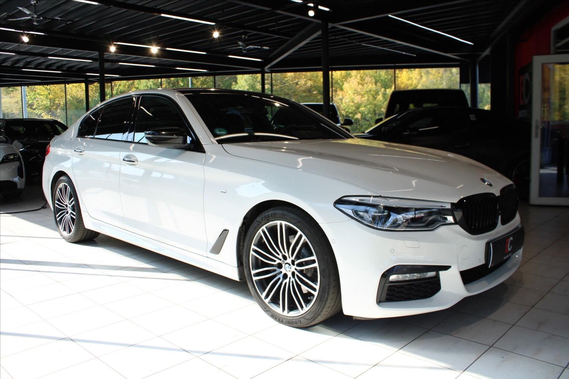 BMW Řada 5, 520d xDrive M Sport Fullservis