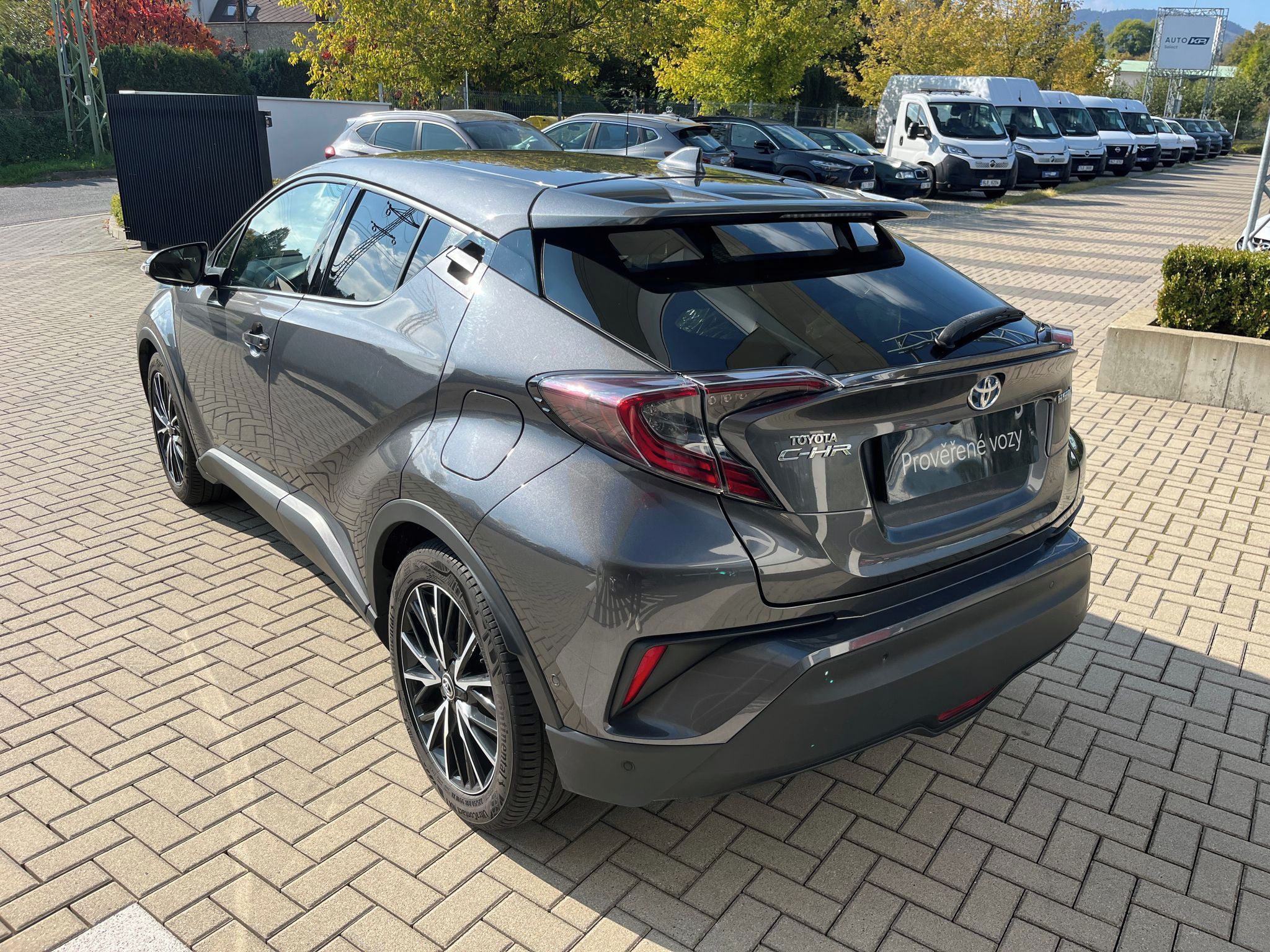 Toyota C-HR, 1.8 Hybrid e-CVT Style - fotka 4