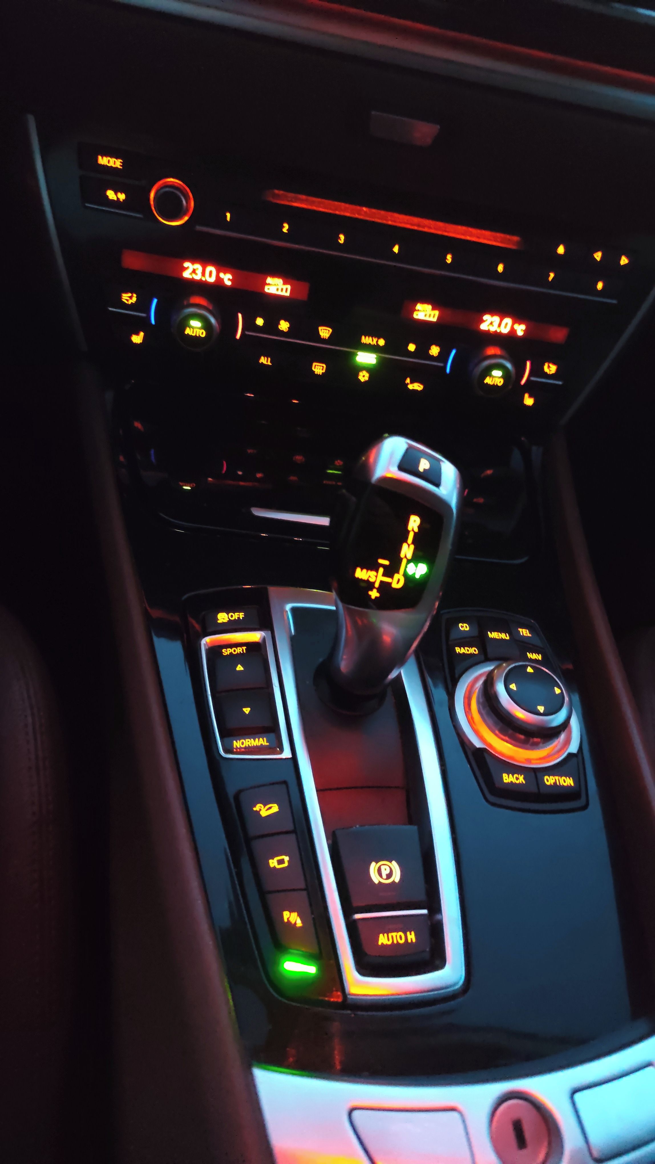 BMW Řada 5, 3,0. Xdrive , Hud .190kw - fotka 4
