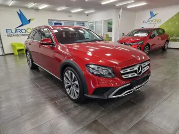 Mercedes-Benz 220