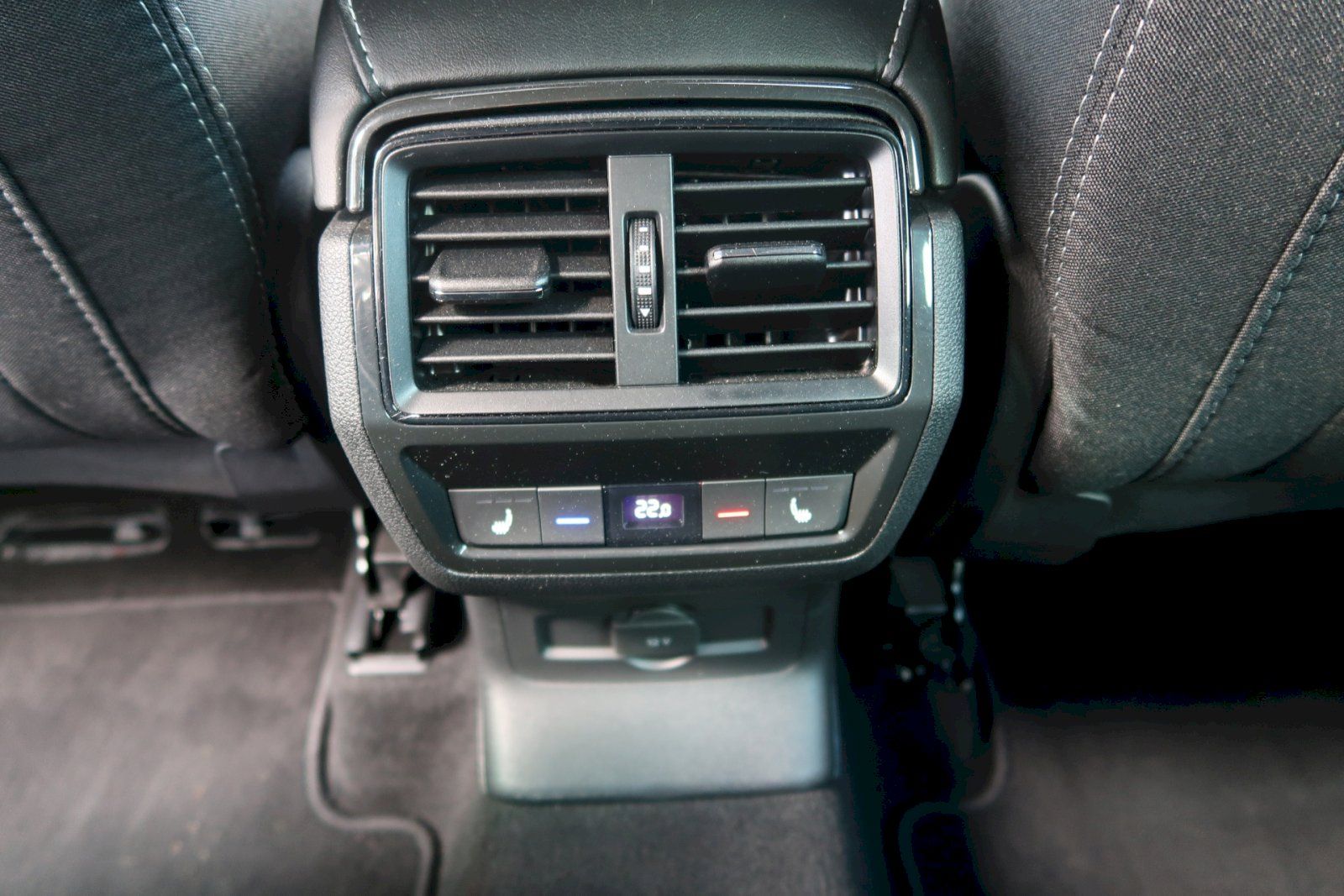 Škoda Karoq, SportLine 4X4 2.0 TDI 110KW DS - fotka 6