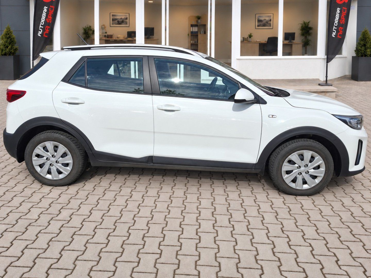 Kia Stonic, 1.2i 61kW COMFORT -1.MAJITEL - fotka 6