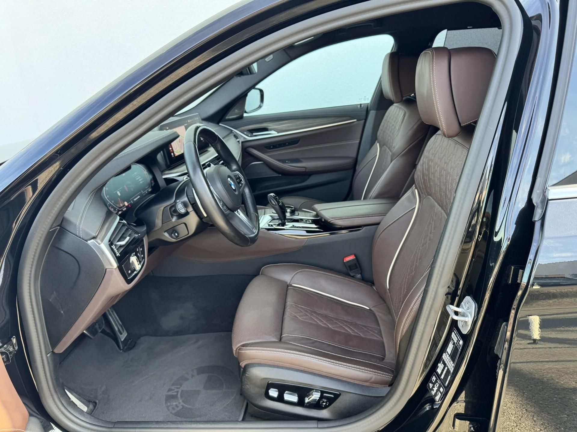 BMW Řada 5, 540i xDrive Touring Mpaket - fotka 6