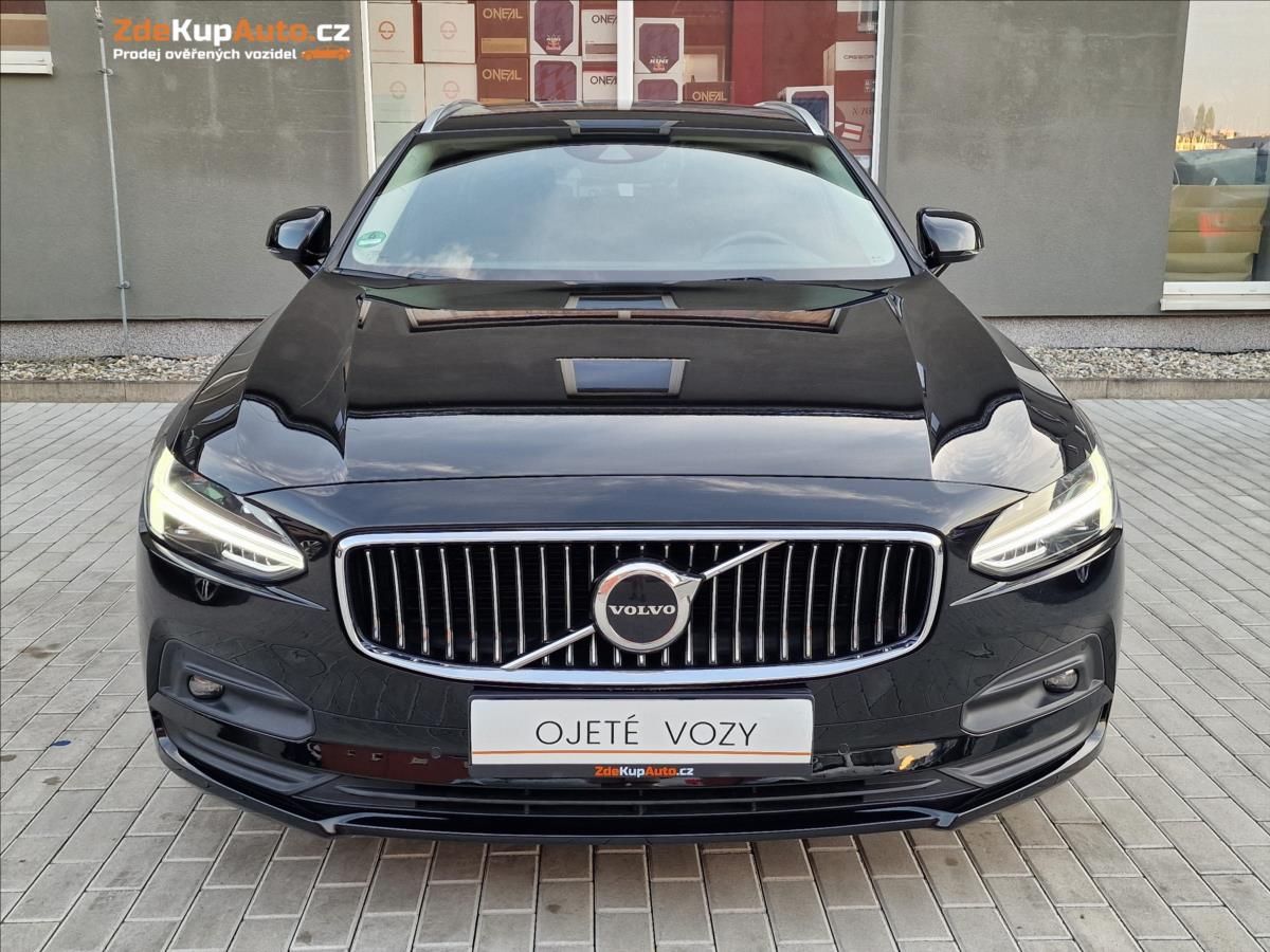 Volvo V90, B4 AWD Momentum Pro Auto,1Maj - fotka 4