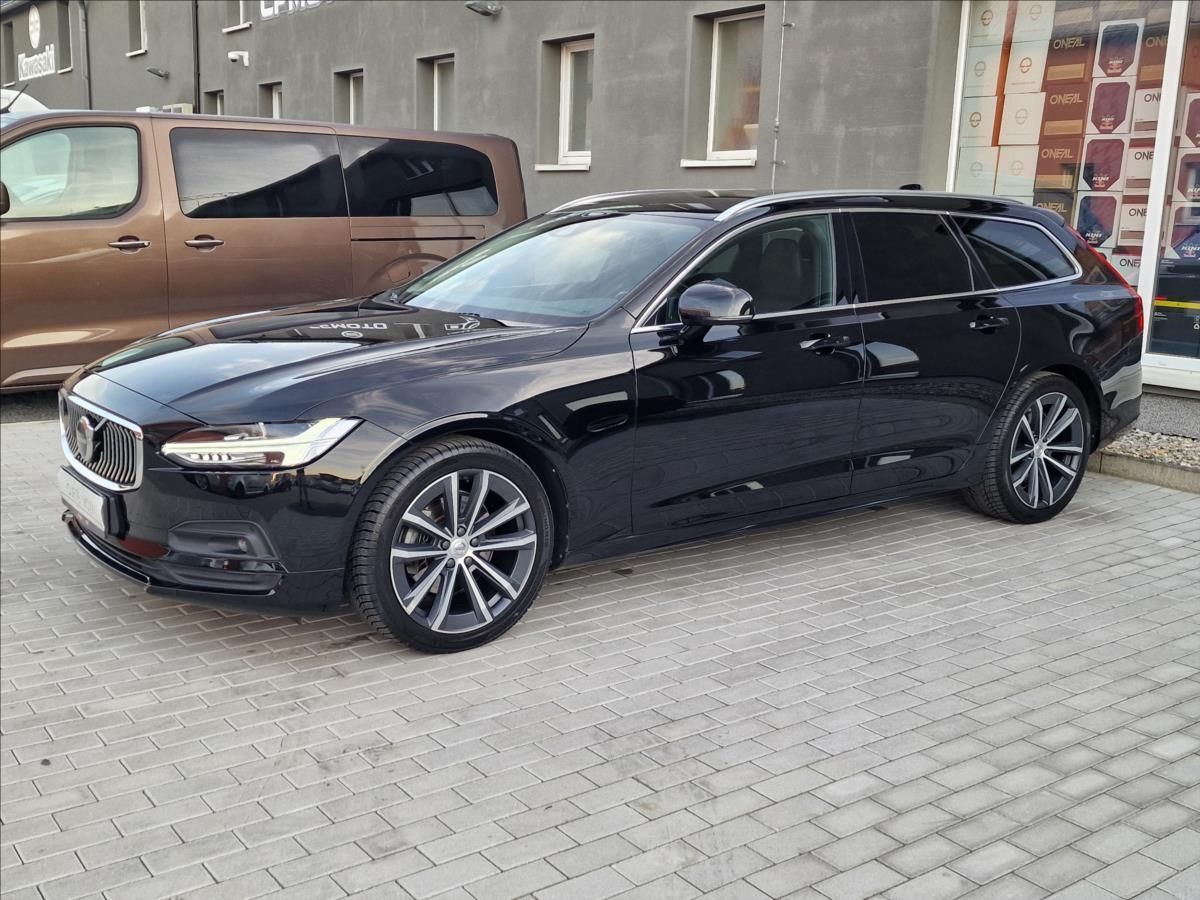 Volvo V90, B4 AWD Momentum Pro Auto,1Maj - fotka 6
