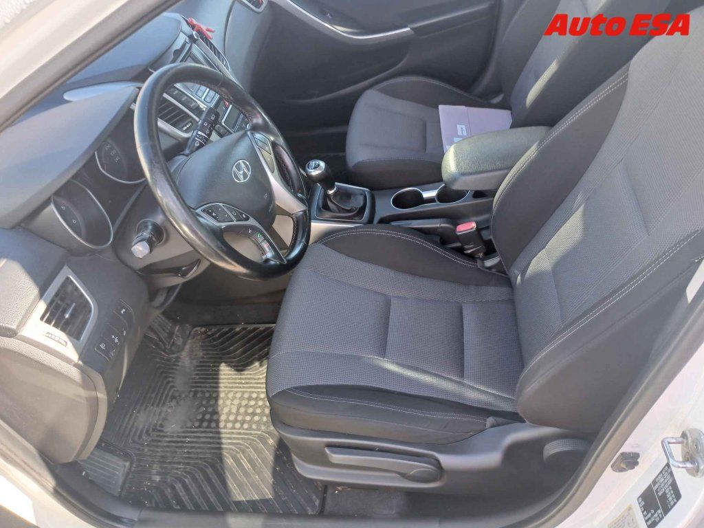 Hyundai i30, 1.6 CRDi,ČR,servis.kniha - fotka 3