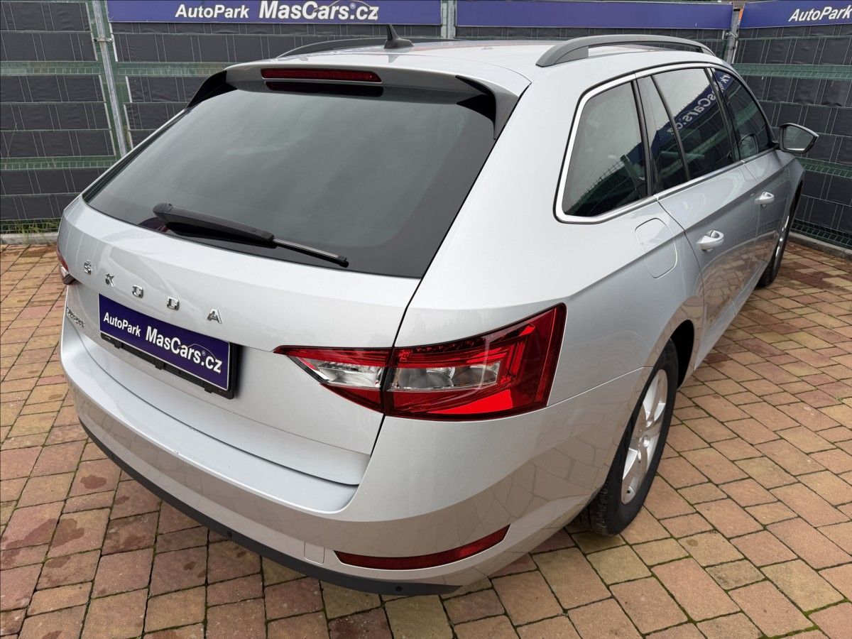 Škoda Superb, 2.0 TDI Ambition/Virtual/ACC - fotka 5