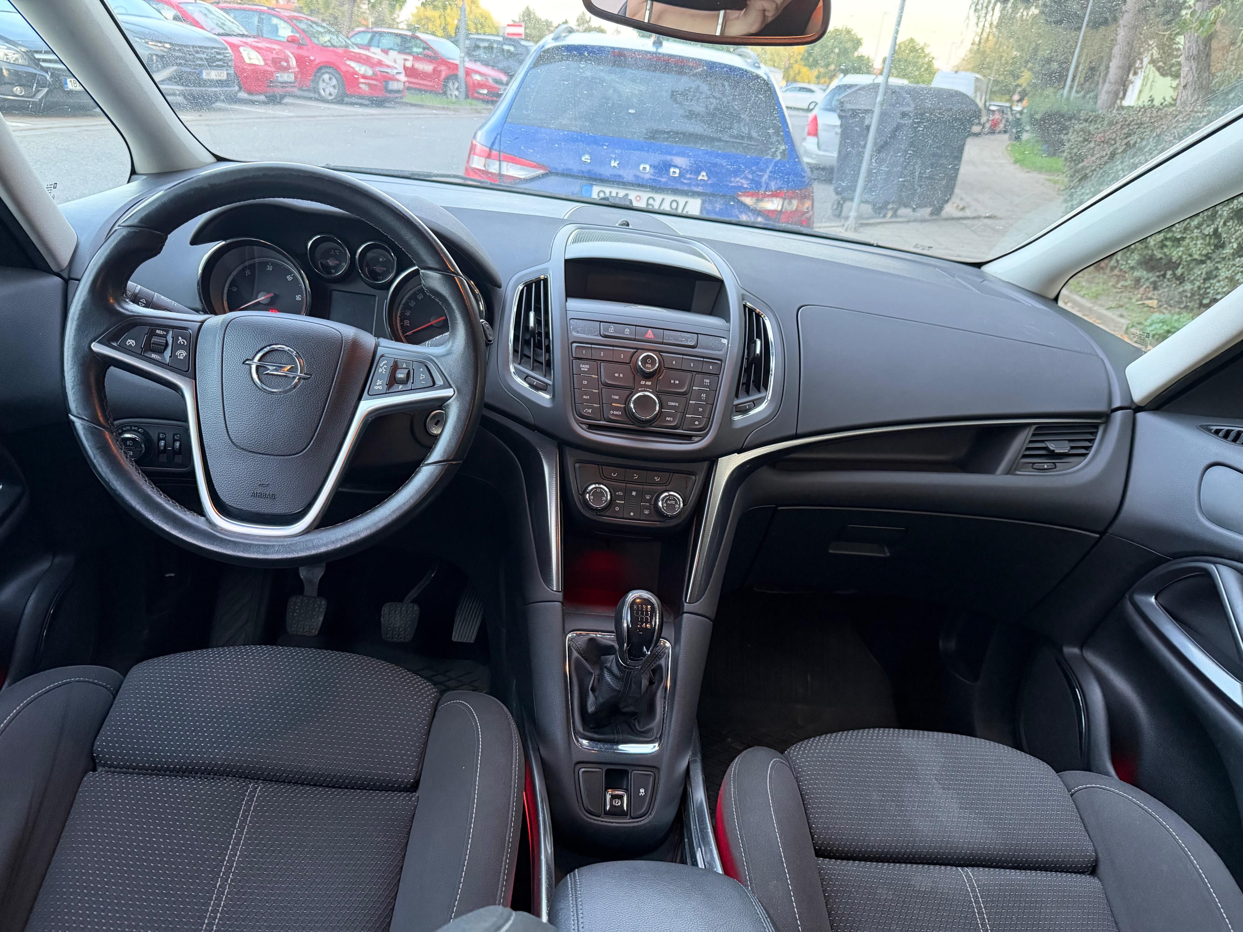 Opel Zafira, Tourer 2.0 CDTI 96 kW COSMO - fotka 6