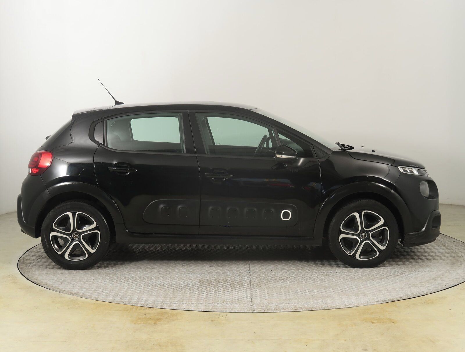 Citroën C3, 1.2 PureTech, ČR,1.maj - fotka 6