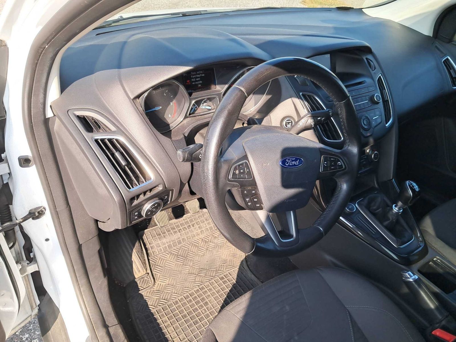 Ford Focus, 1.5 TDCi, Titanium, Serv.kniha - fotka 3