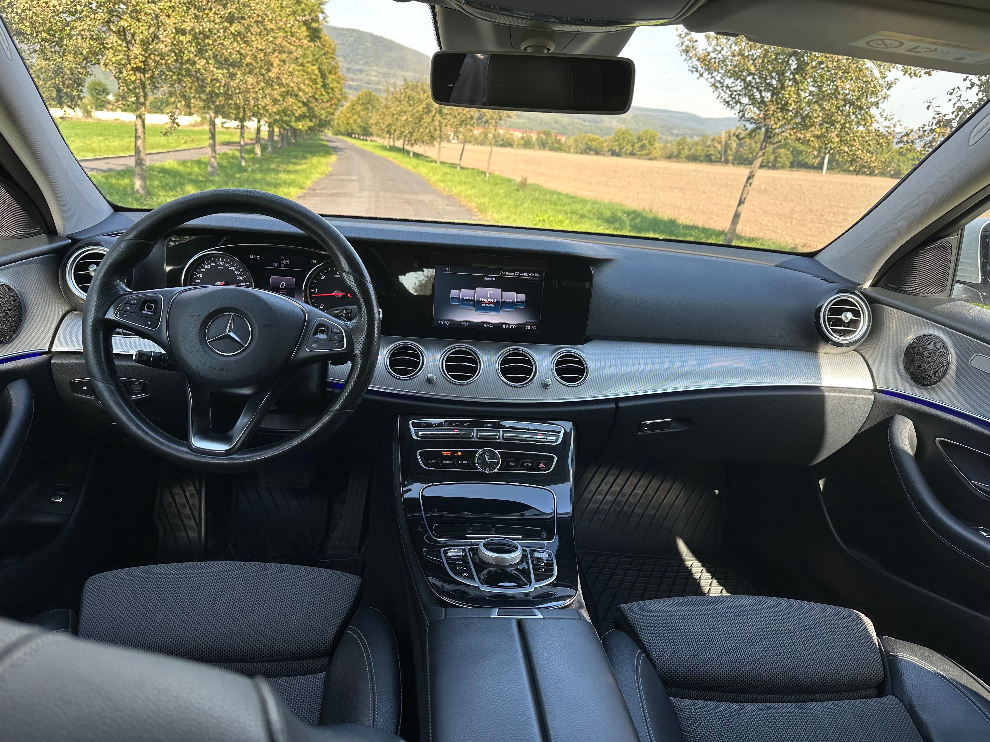 Mercedes-Benz Třídy E, 220d - fotka 6