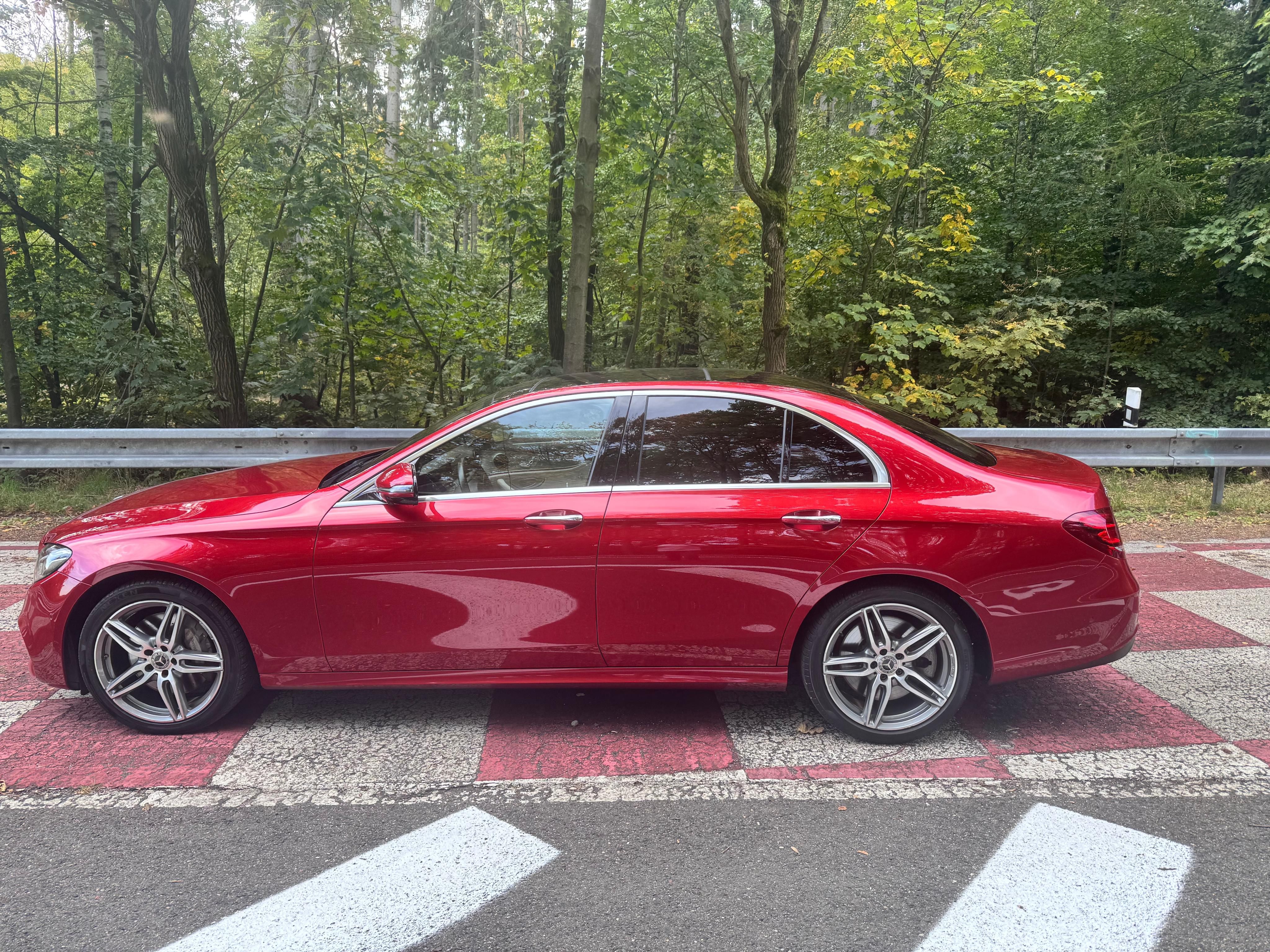 Mercedes-Benz Třídy E, Mercedes-Benz E400 Manufaktur - fotka 6