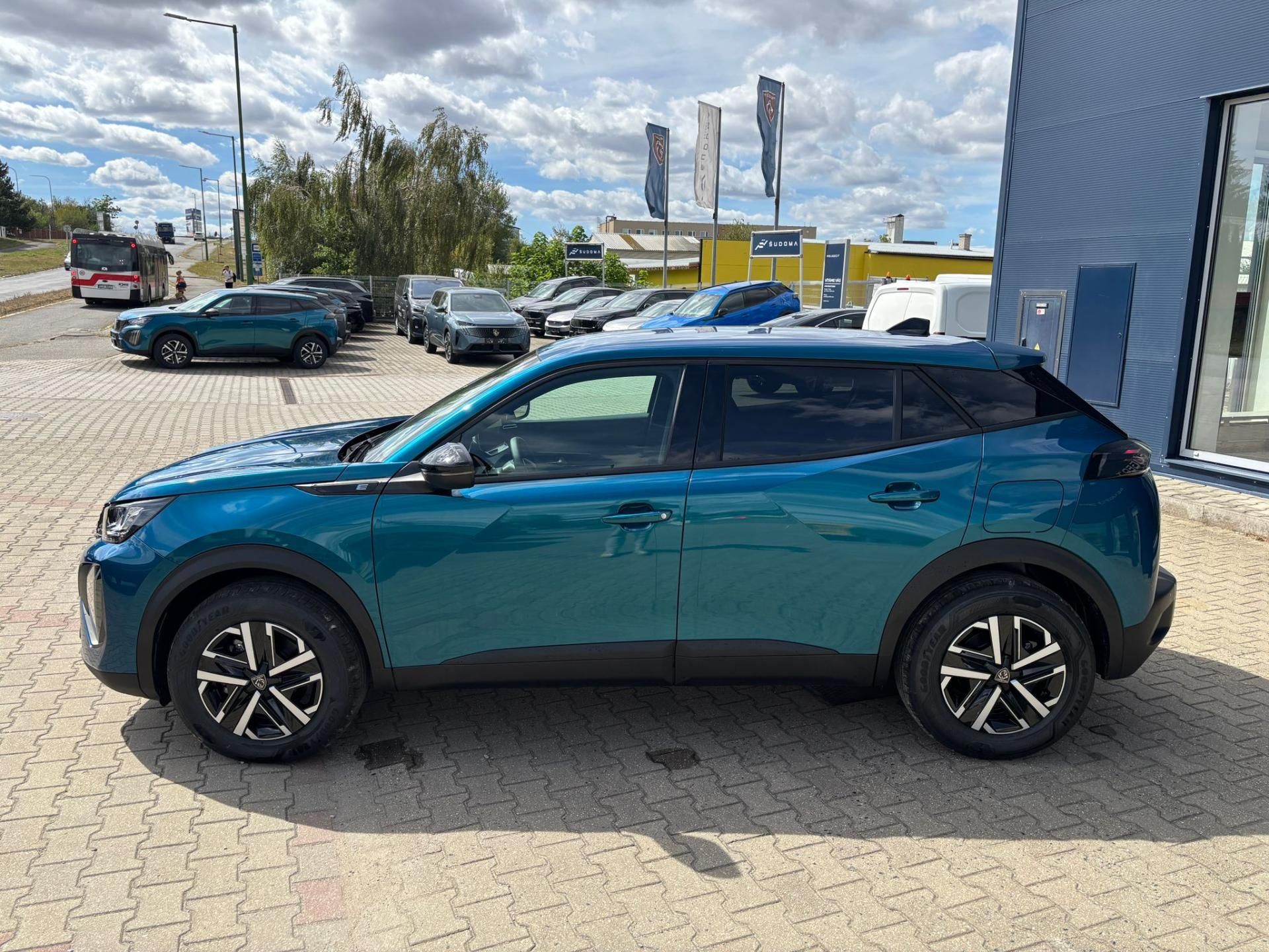 Peugeot 2008, BUSINESS Elektromotor 115 kW - fotka 4