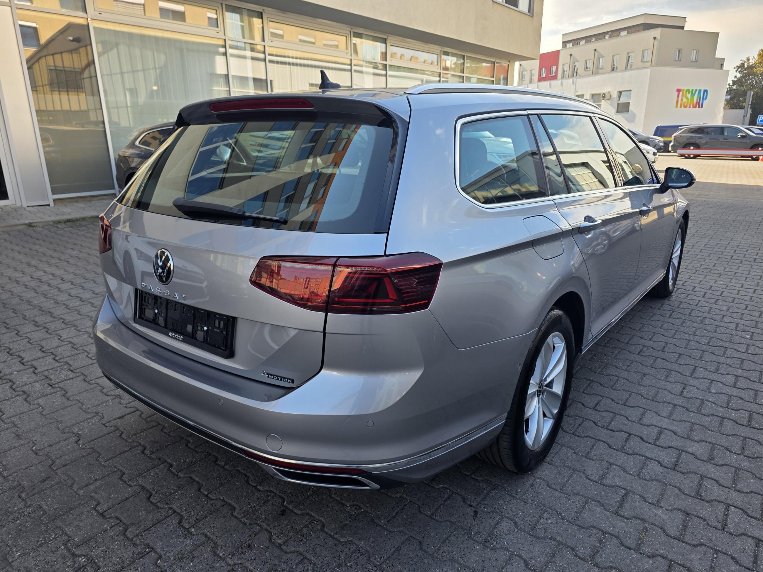 Volkswagen Passat, TDI 147kW 4x4 DSG Elegance - fotka 6