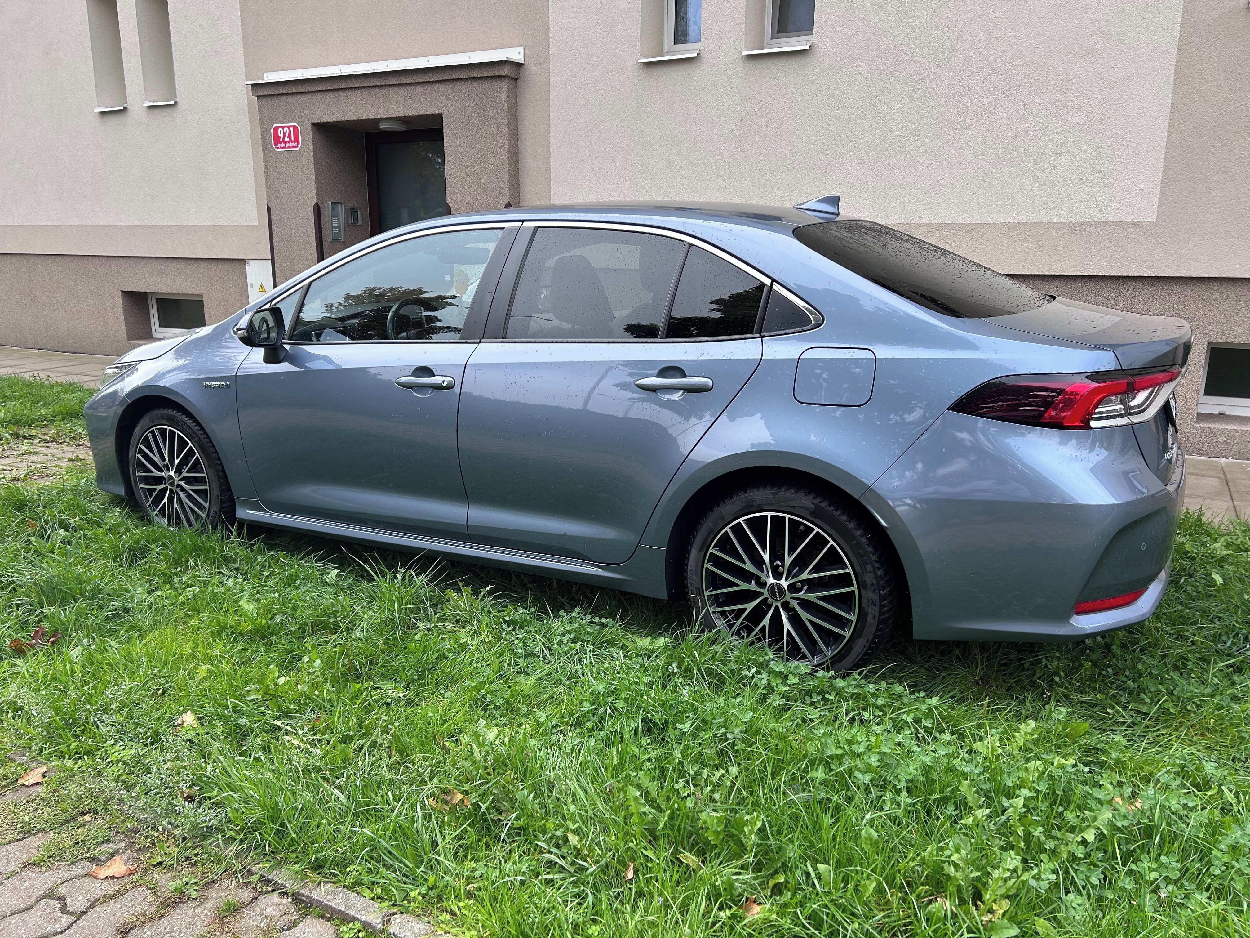Toyota Corolla, Corolla 1.8 hybrid - fotka 4