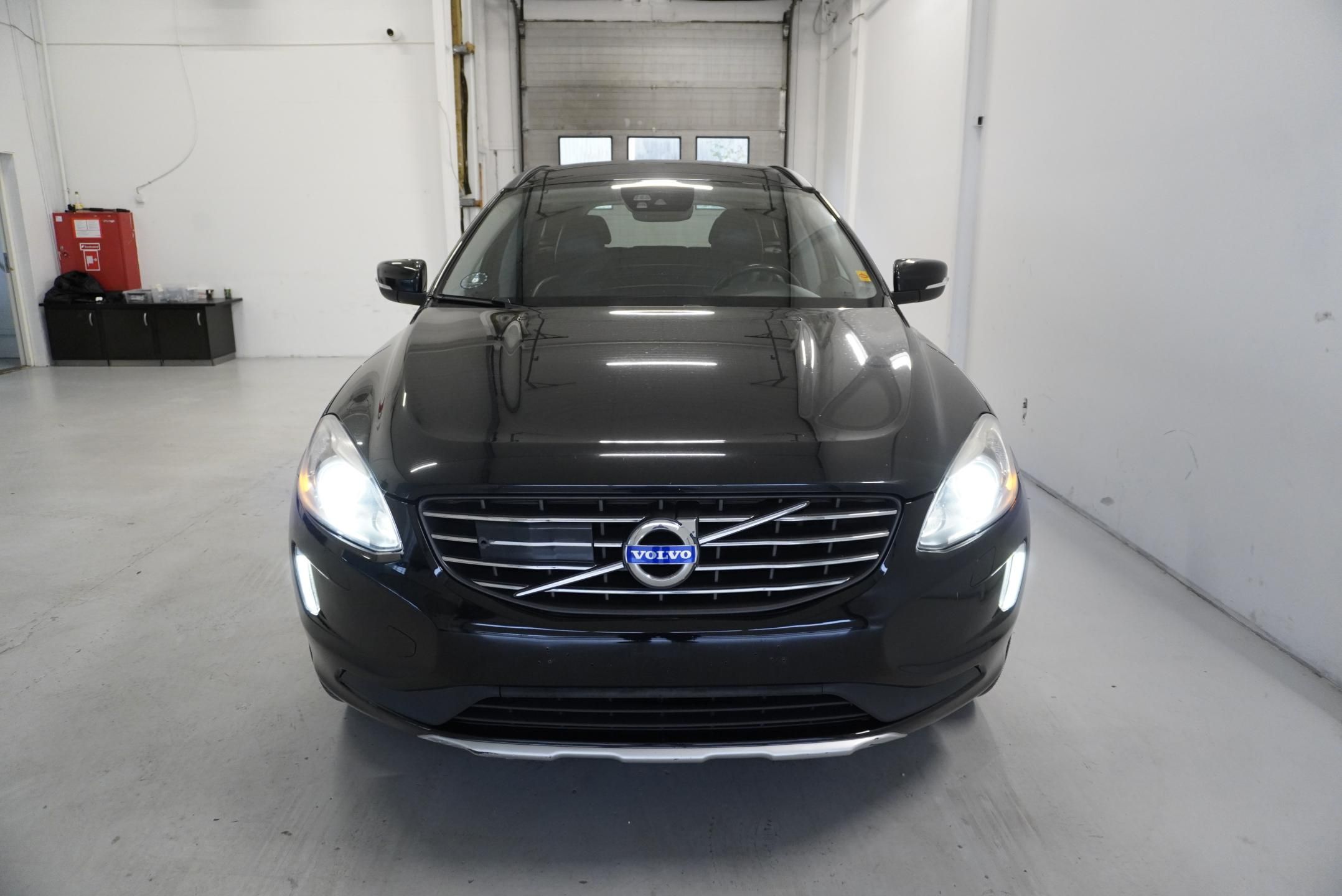 Volvo XC60, 2,4 D5 AWD AUTOMAT - fotka 2