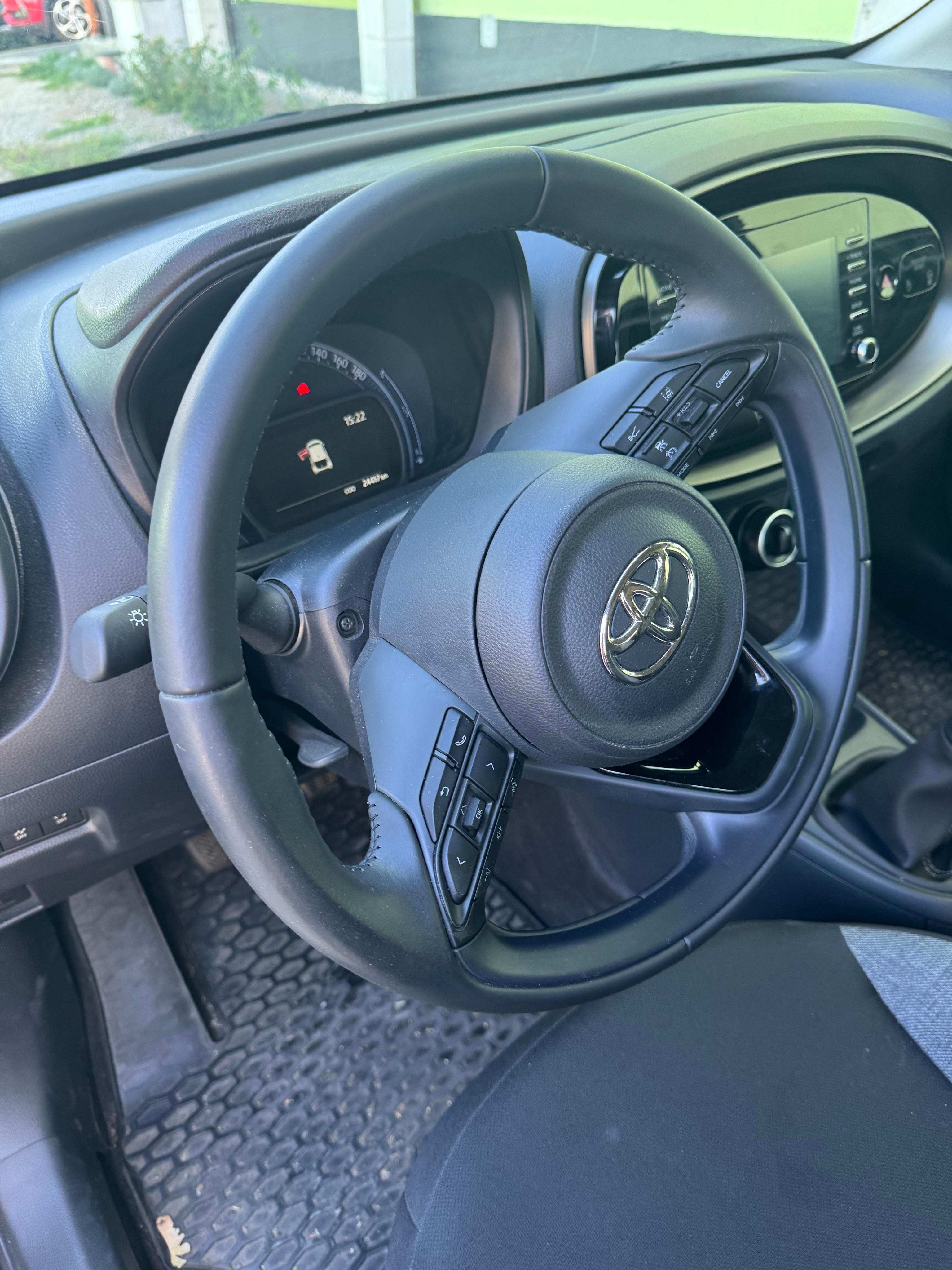 Toyota Aygo, AYGO X 1.0L COMFORT černá - fotka 6