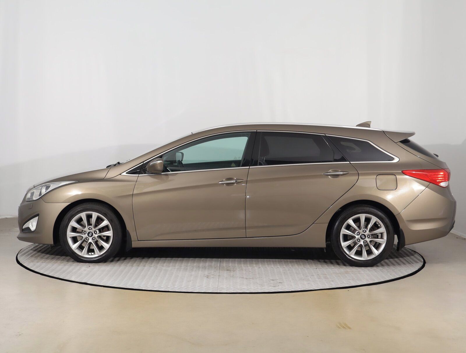 Hyundai i40, 1.7 CRDi, Automat, Serv.kniha - fotka 3