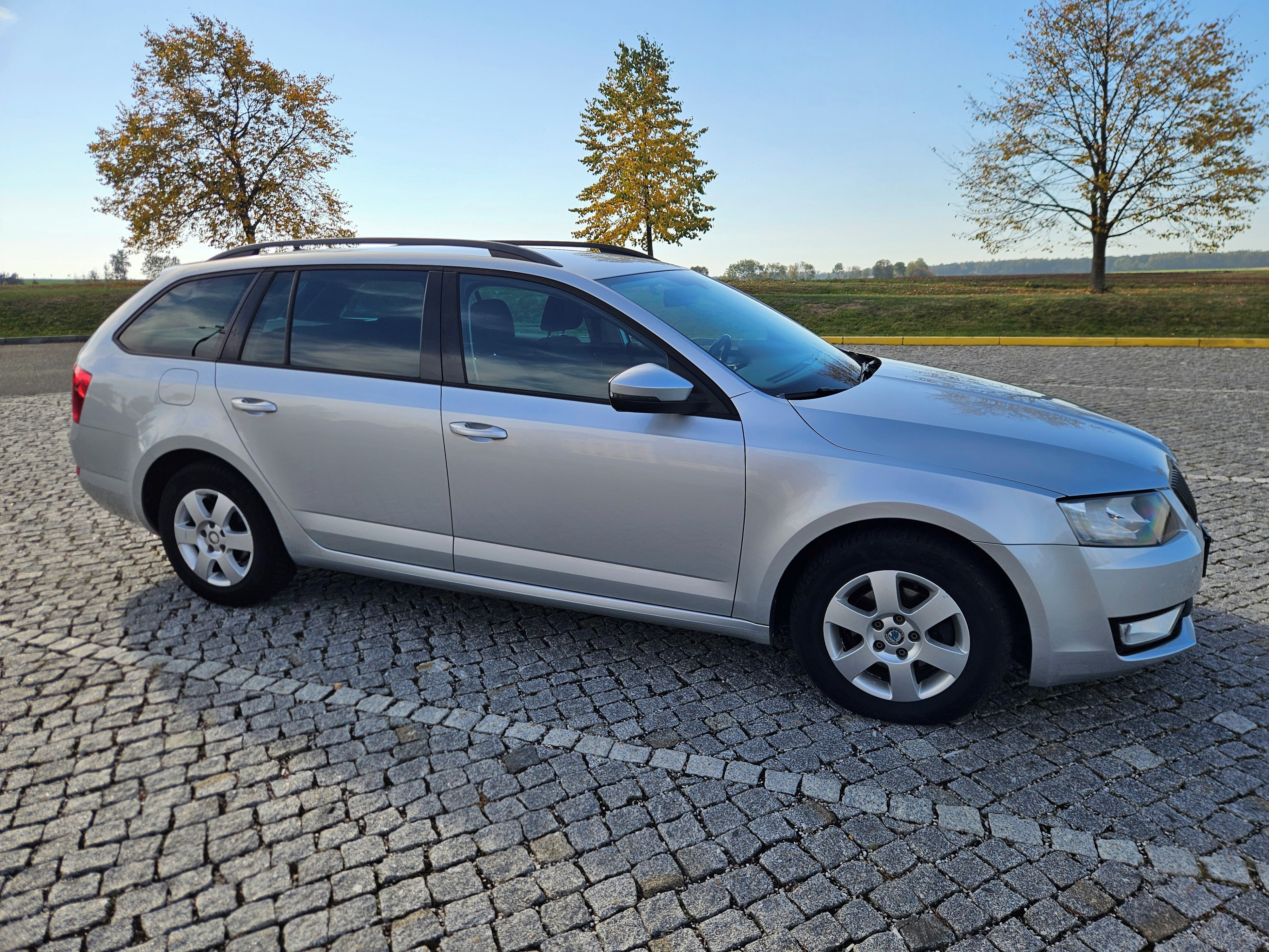 Škoda Octavia, 1.6 TDI 81KW, SUPER VÝBAVA - fotka 5