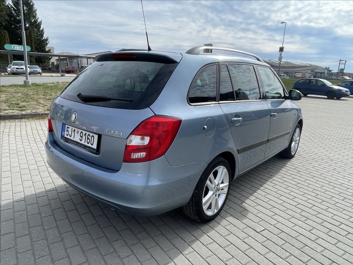 Škoda Fabia, 1,2 TSi 77kw Klimatronic ESP T - fotka 4