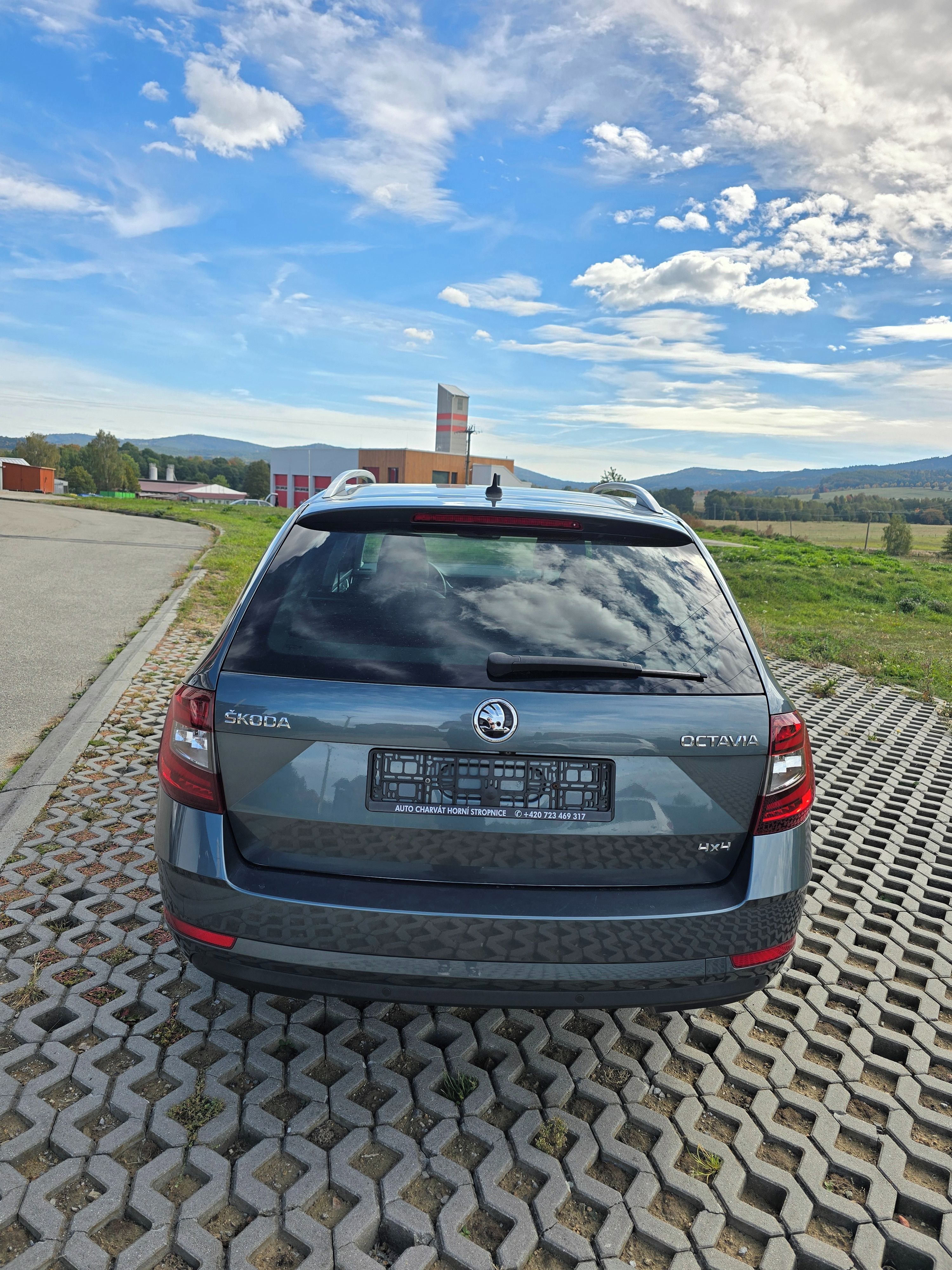 Škoda Octavia, 1.8 TSI Style 4x4 DSG *NAVI* - fotka 6