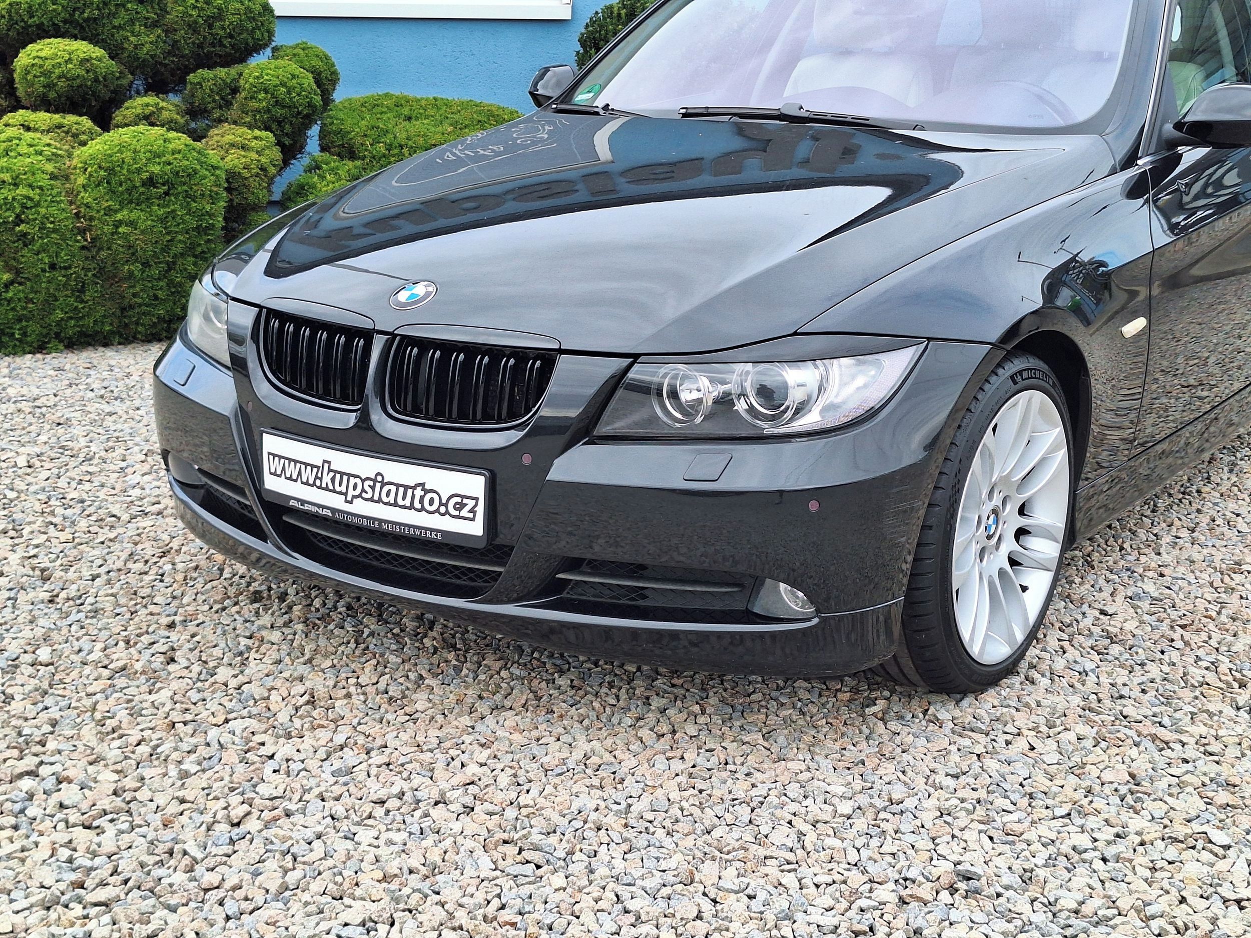 BMW Řada 3, 325i PLNÁ VÝBAVA - fotka 6