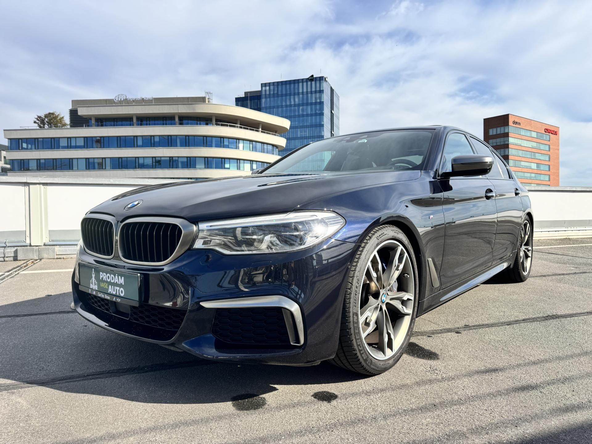BMW Řada 5, M550i xDrive nez.topení