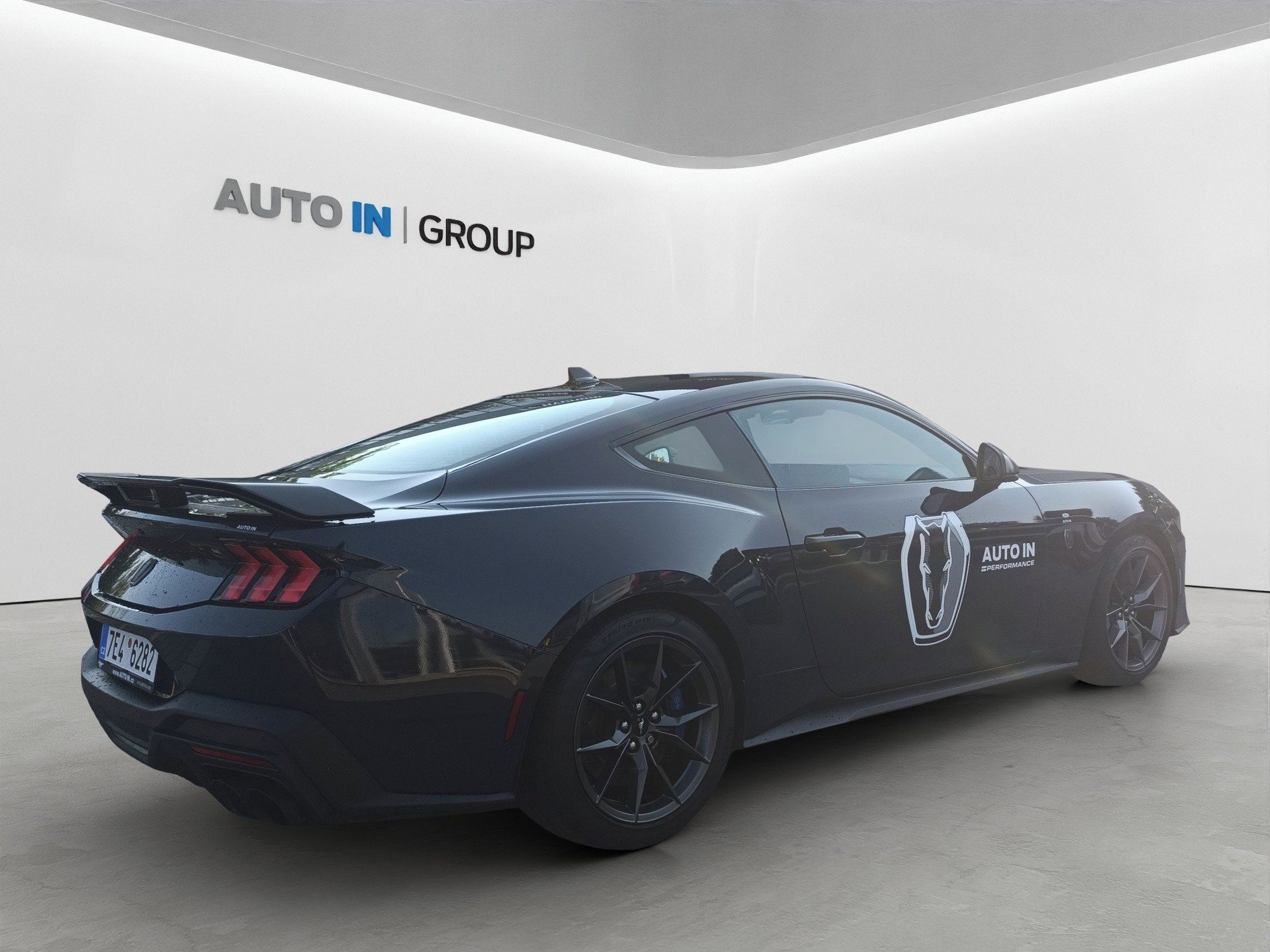 Ford Mustang, V8 DARK HORSE 5.0 334 kW/ 453k - fotka 6