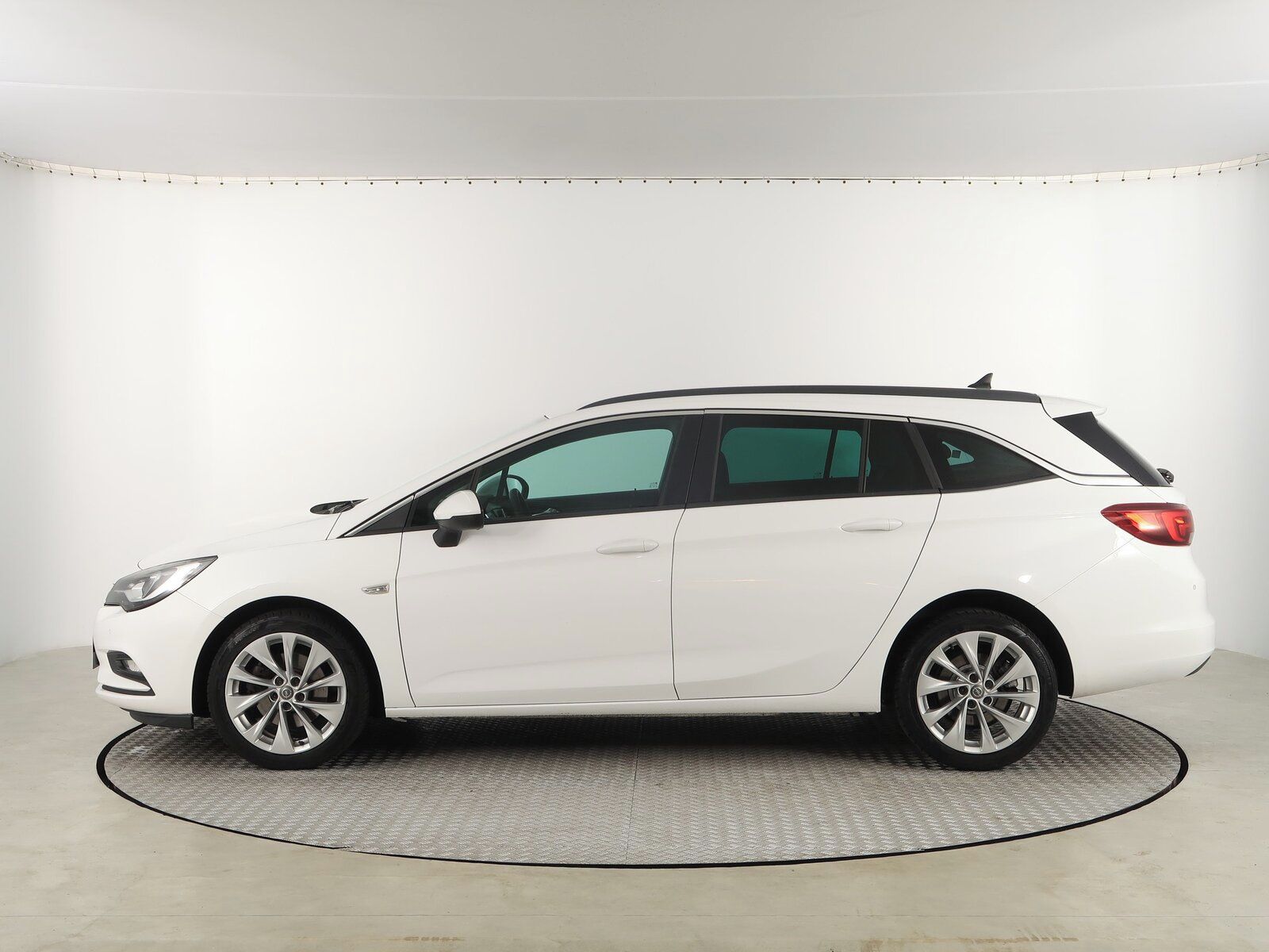 Opel Astra, 1.6 CDTI, Enjoy, Automat - fotka 3