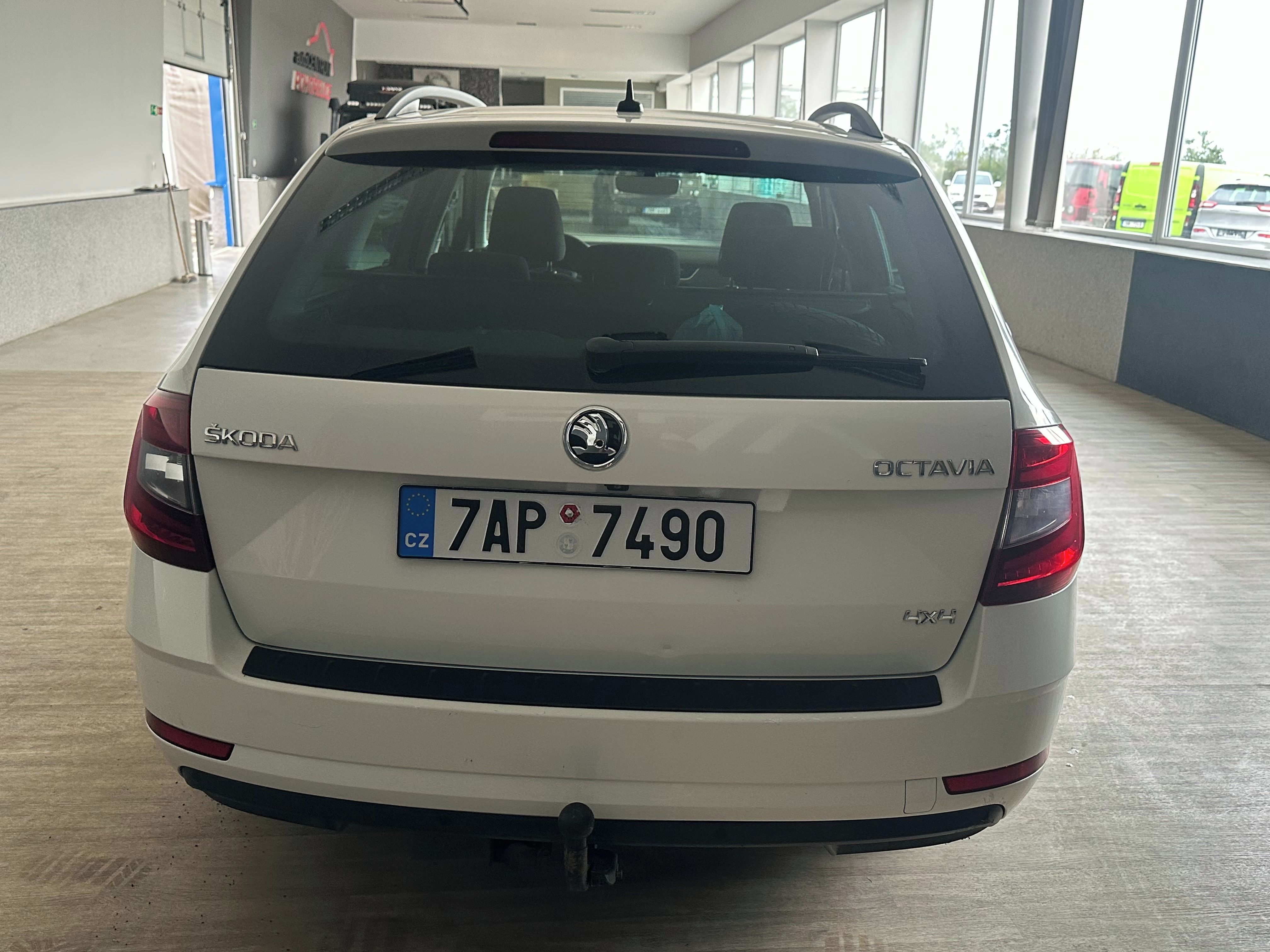 Škoda Octavia, 1,6TDI*4x4*LED*Výhřev*Navi*ČR* - fotka 5