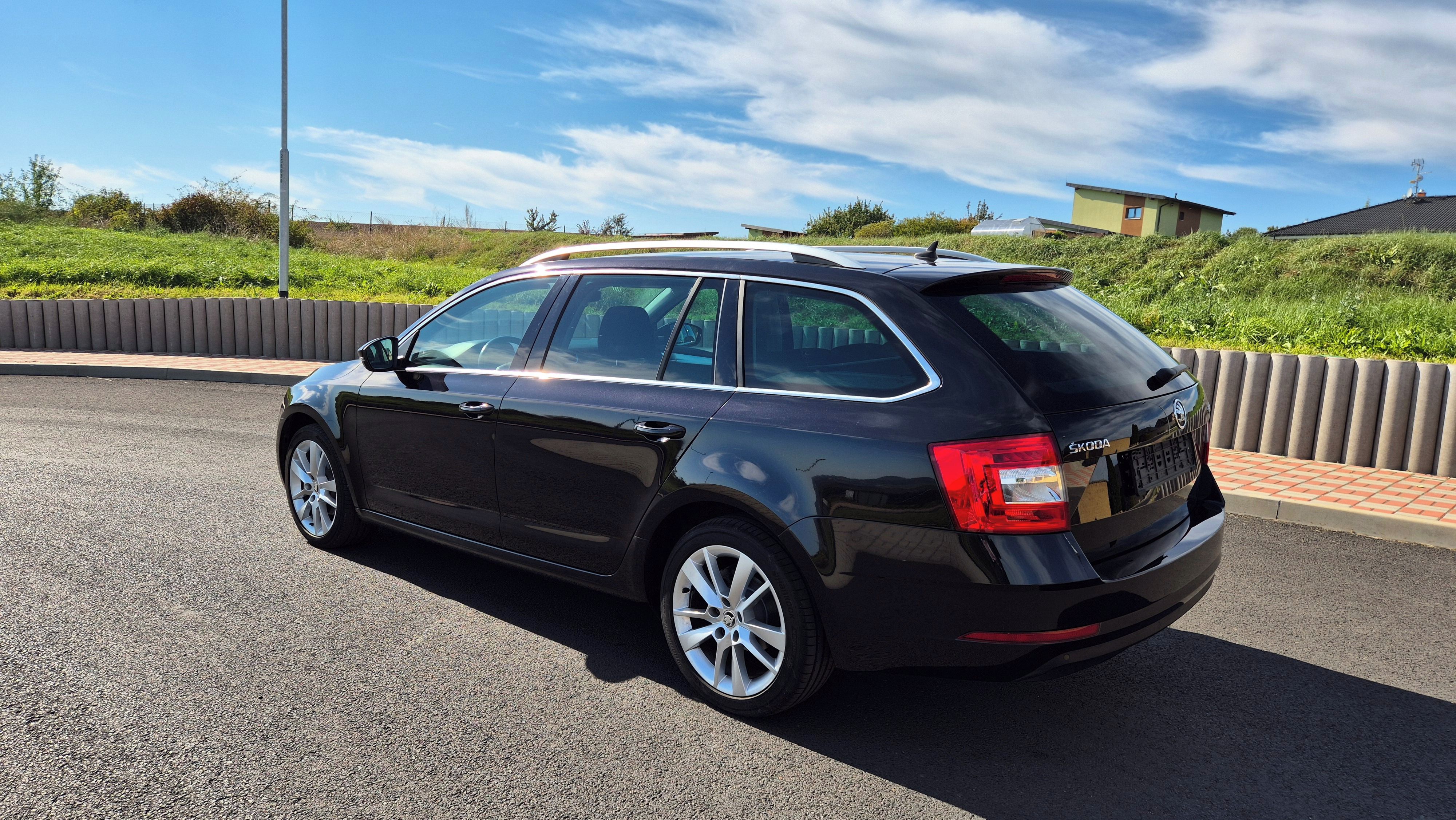 Škoda Octavia, 2,0tdi servis Škoda, 1.majitel - fotka 4