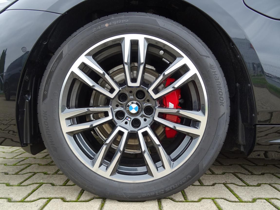 BMW Řada 5, 530e xDrive Touring - fotka 6