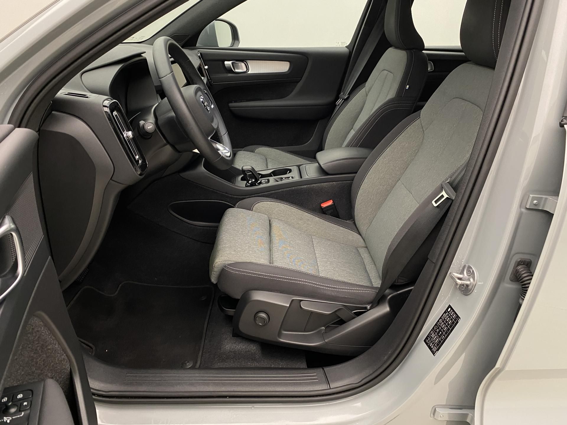 Volvo XC40, B3 CORE AUT CZ - fotka 3