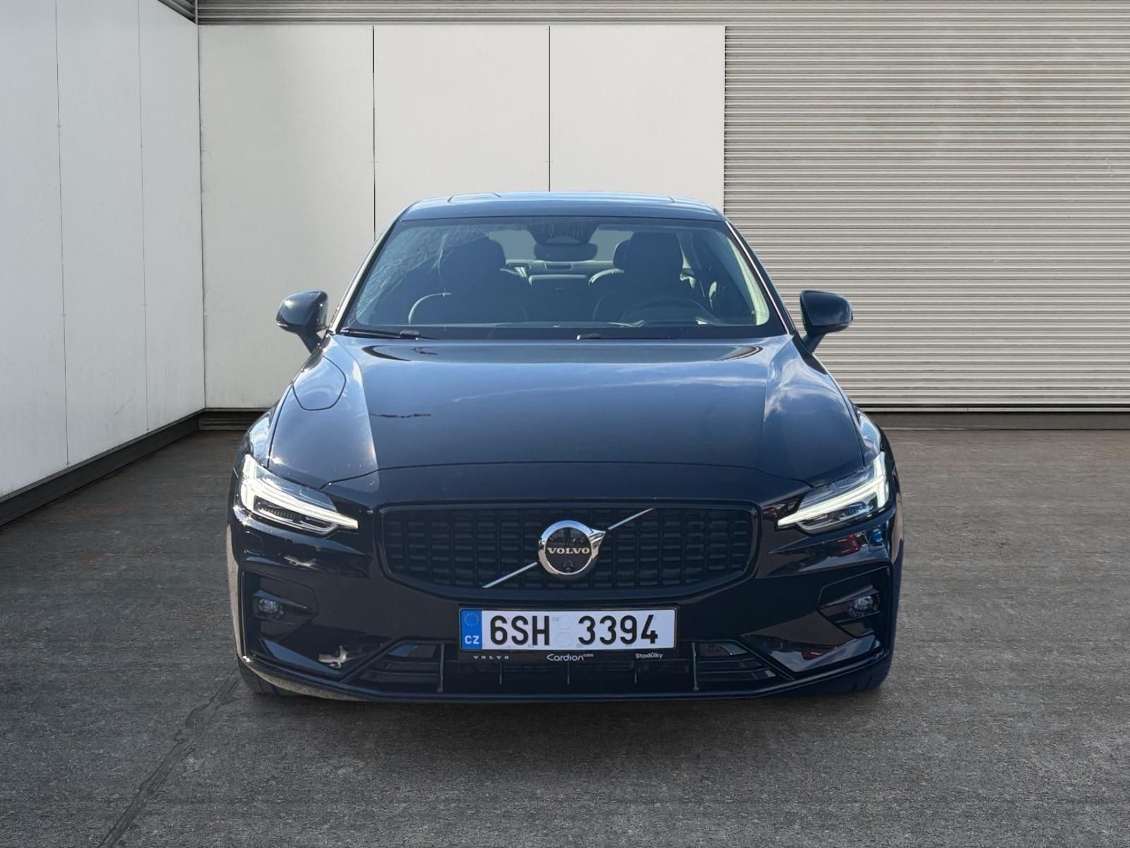Volvo S60, ULTIMATE DARK B5 184kW AWD CZ - fotka 2