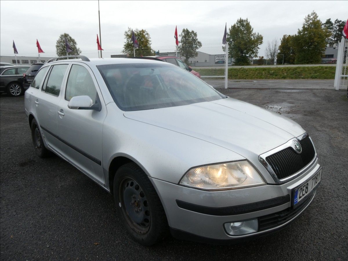 Škoda Octavia, 1,6 FSi 85kW závěs, 2x kola