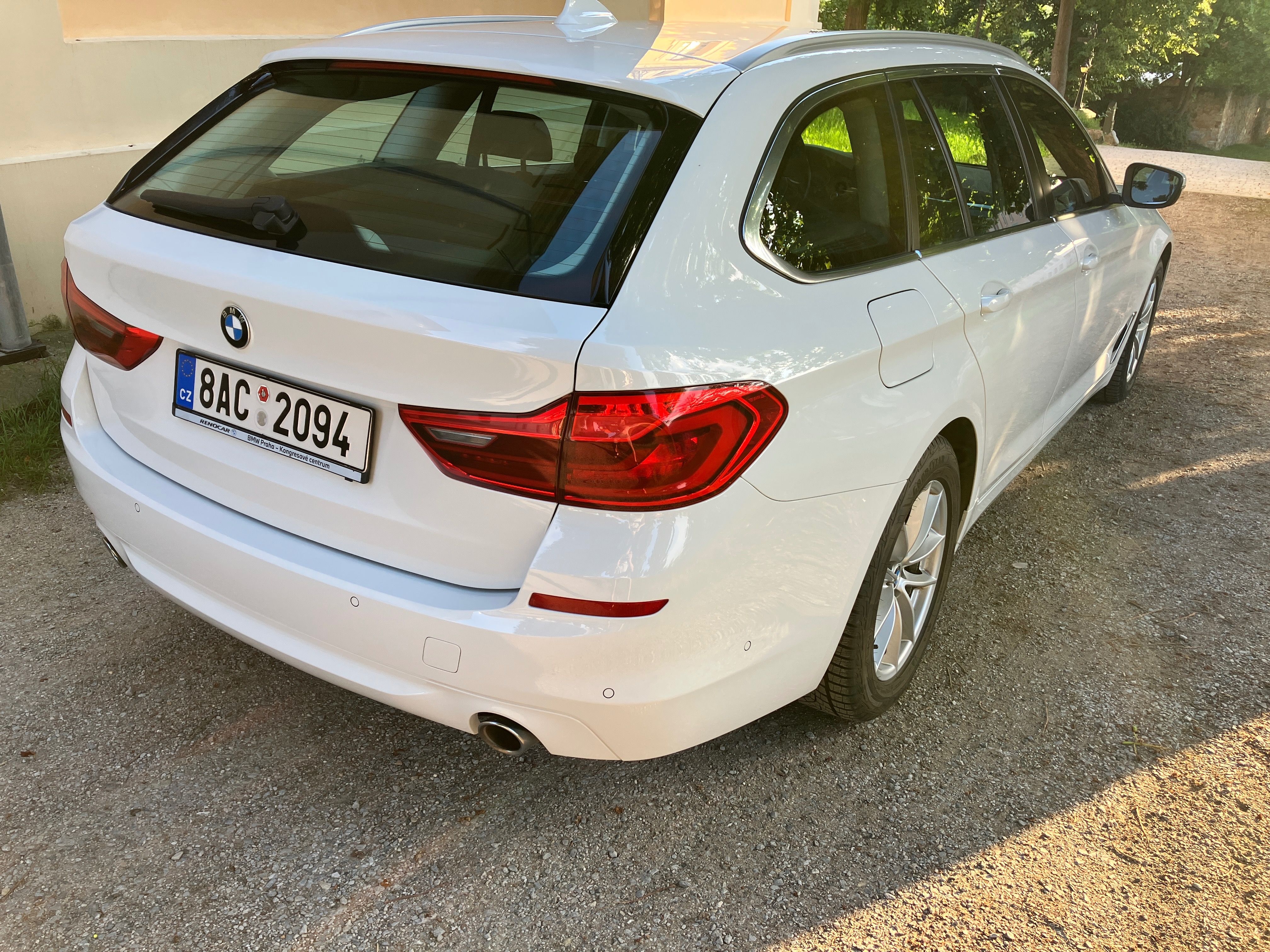 BMW Řada 5, 520 xDrive Touring CZ - fotka 6