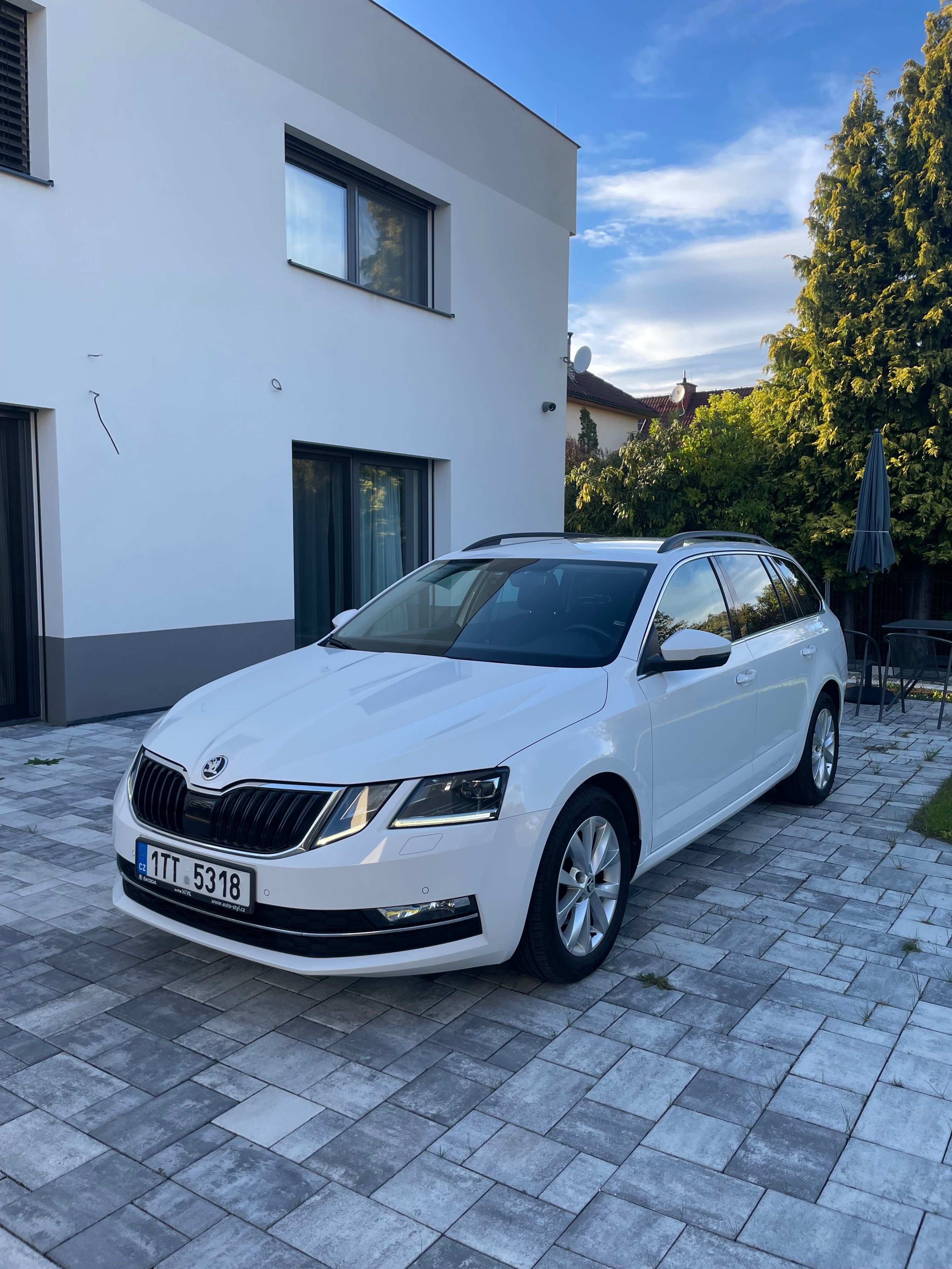 Škoda Octavia, 3 1.6TDI style+ servis histor. - fotka 4