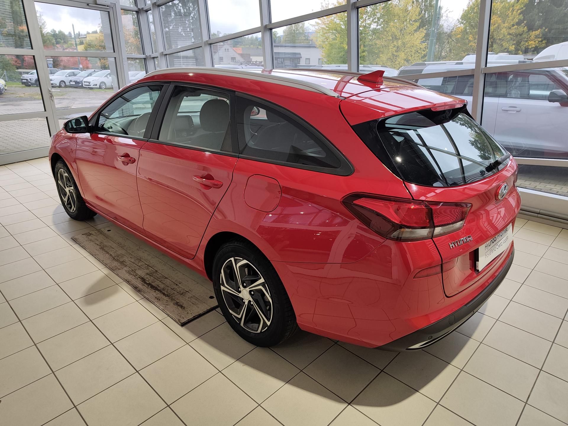 Hyundai i30, 1.5i 81kW Comfort MT - fotka 2