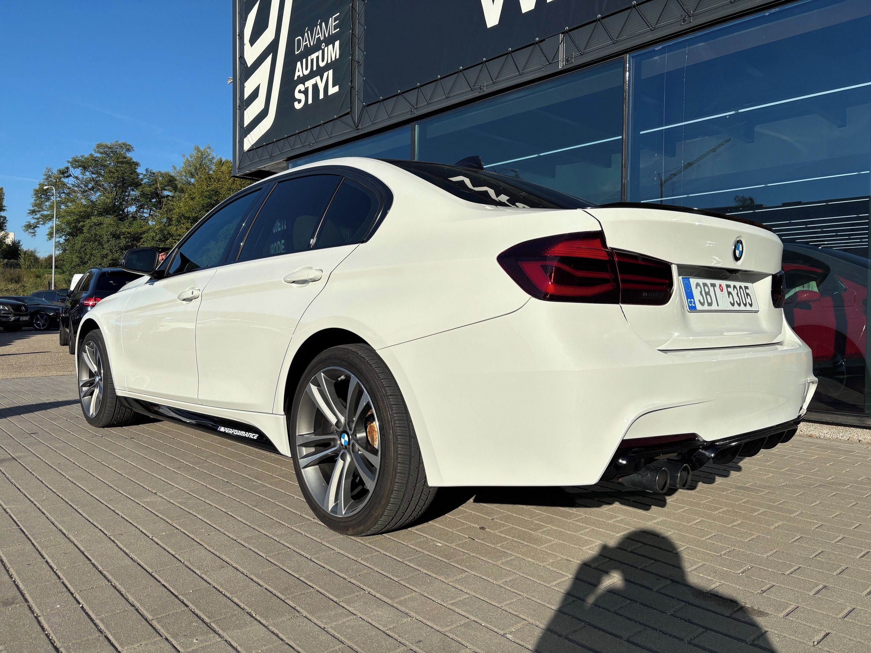 BMW Řada 3, 330i xDRIVE,M PAKET,málo KM - fotka 3
