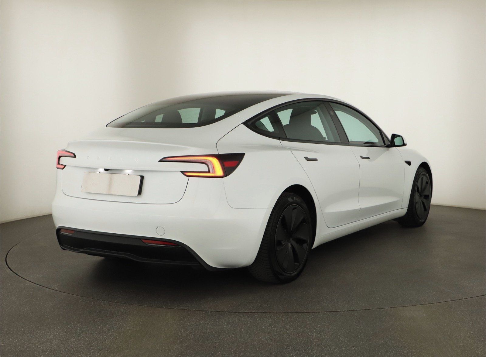Tesla Model 3, Standard Range LFP, SoH 95% - fotka 5
