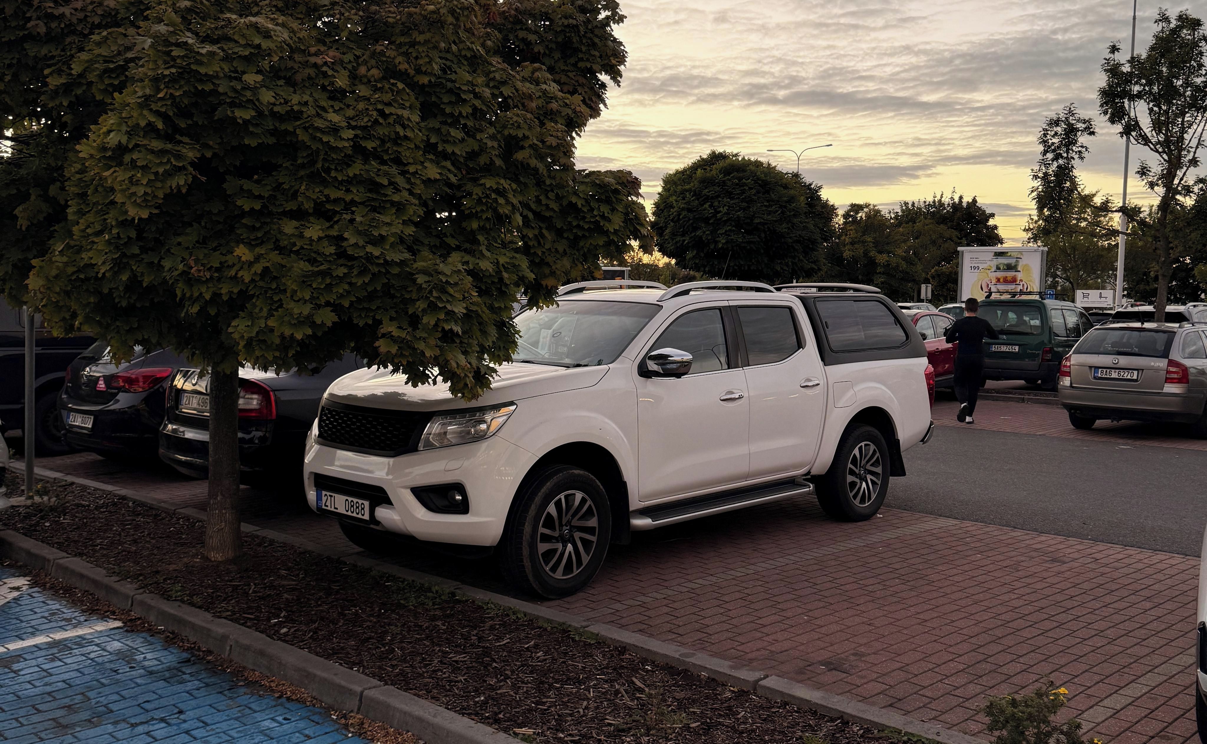 Nissan Navara, 140kW, hardtop,150tkm, CarPlay