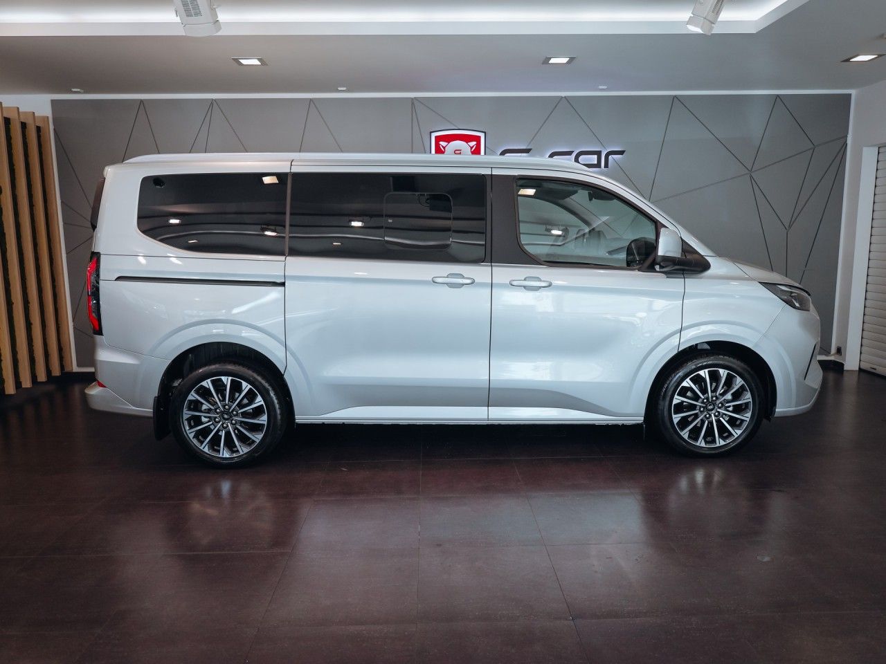 Ford Tourneo Custom, 2.0 EcoBlue Titanium X - fotka 4