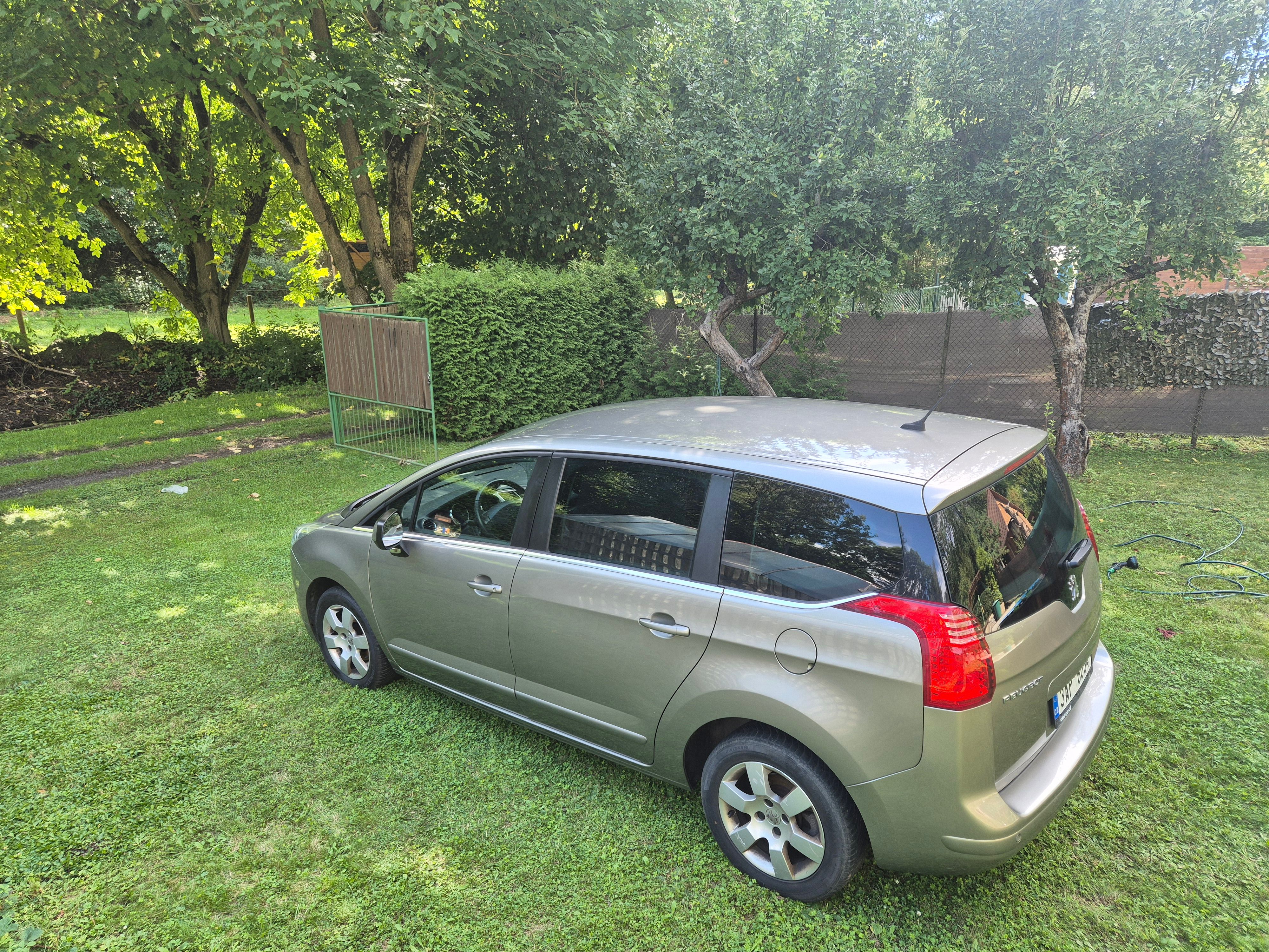 Peugeot 5008, Peugeot 5008 1,6 HDI 84 kW - fotka 5
