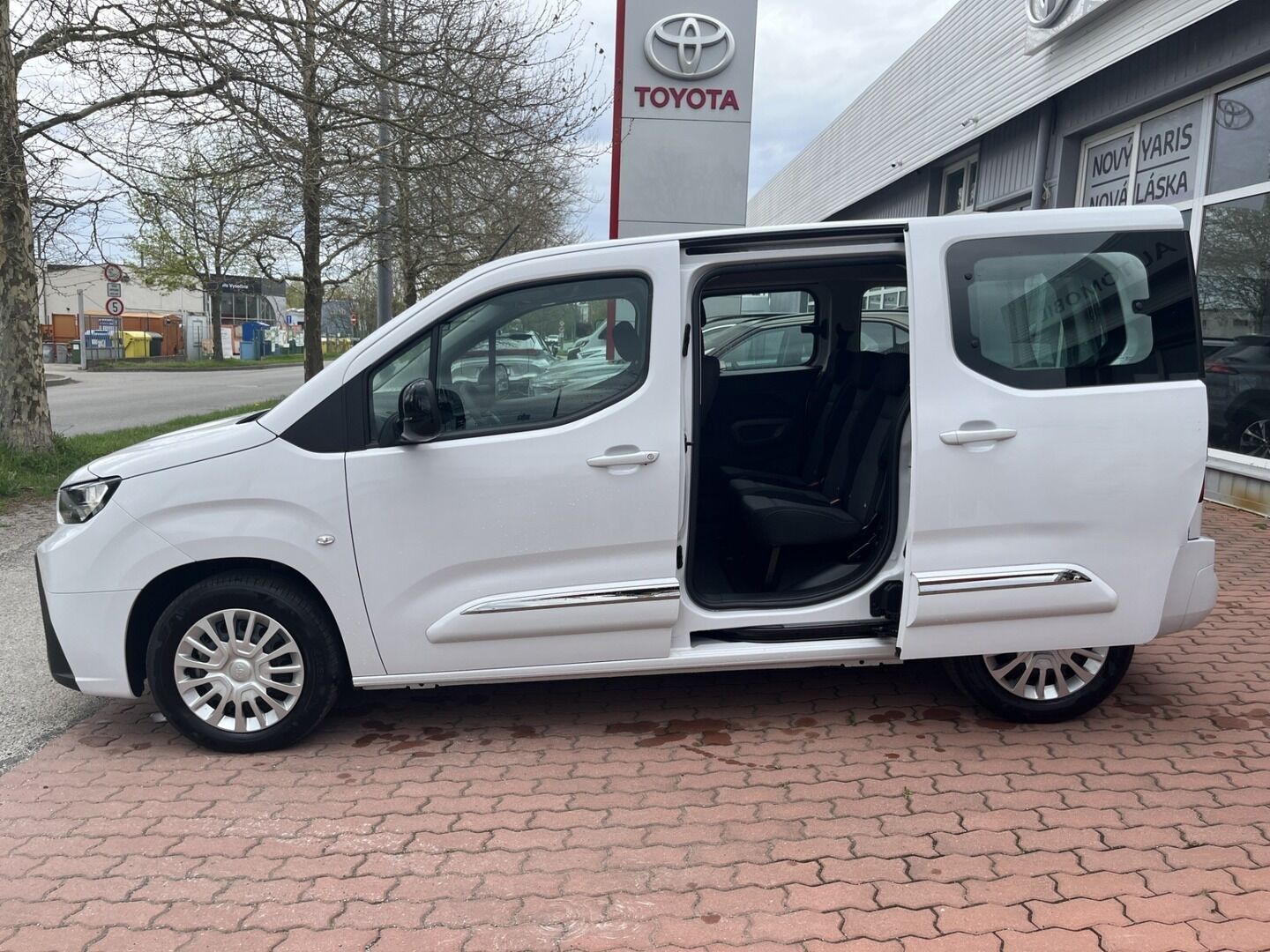 Toyota Proace City Verso, L1 - krátká -1.2 110koní - - fotka 4
