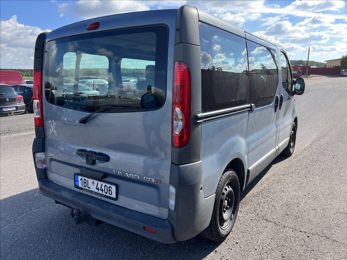 Opel Vivaro, 2,5 CDTi 9.MÍST SERVIS TAŽNÉ - fotka 6