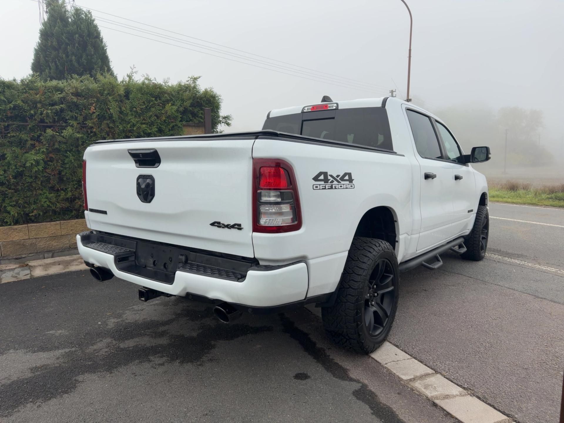 Dodge Ram 1500, Bighorn 5,7 Hemi Lonestar Crew - fotka 4