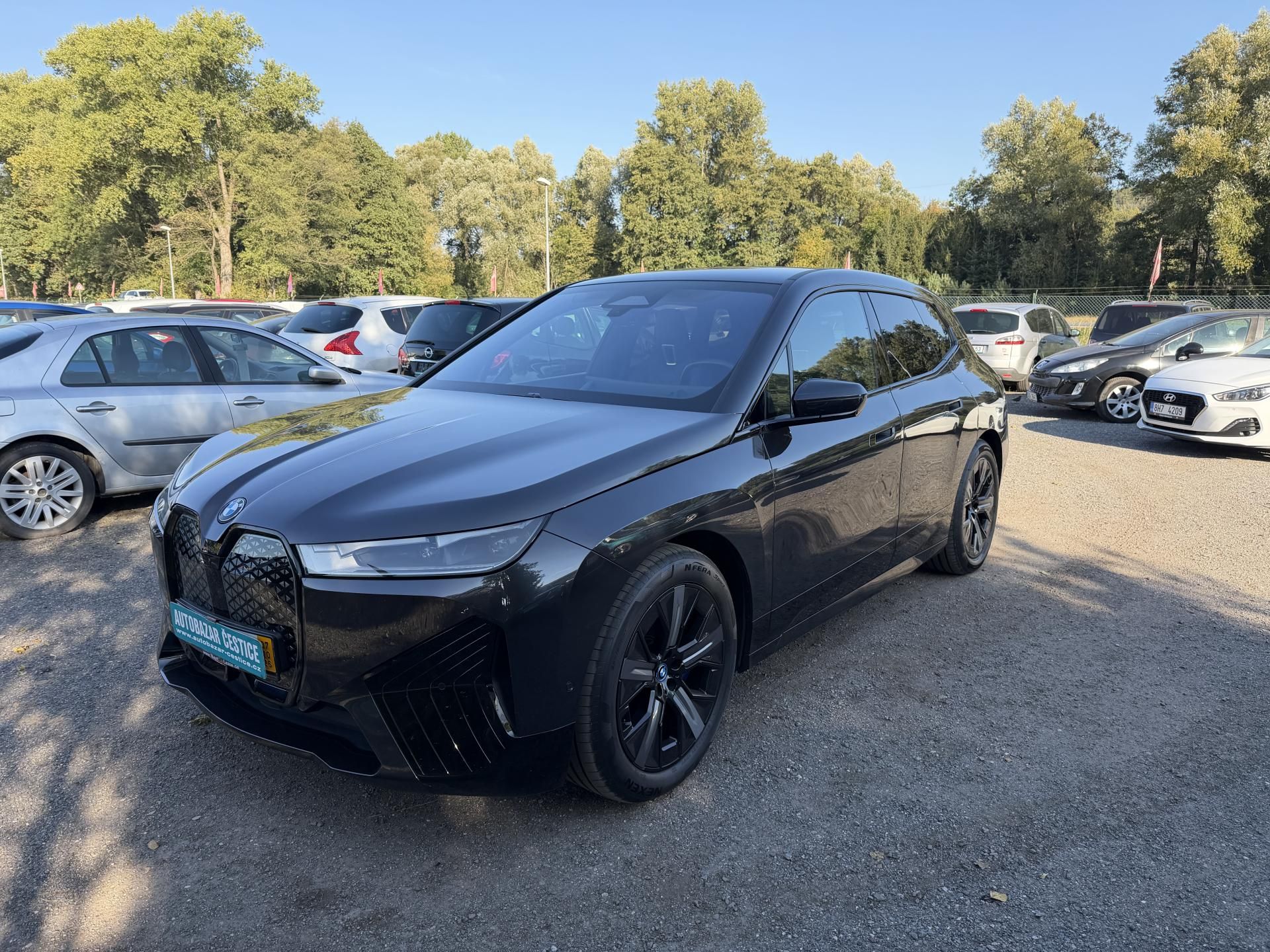 BMW iX, xDrive40 SPORT H&K SkyLounge - fotka 3